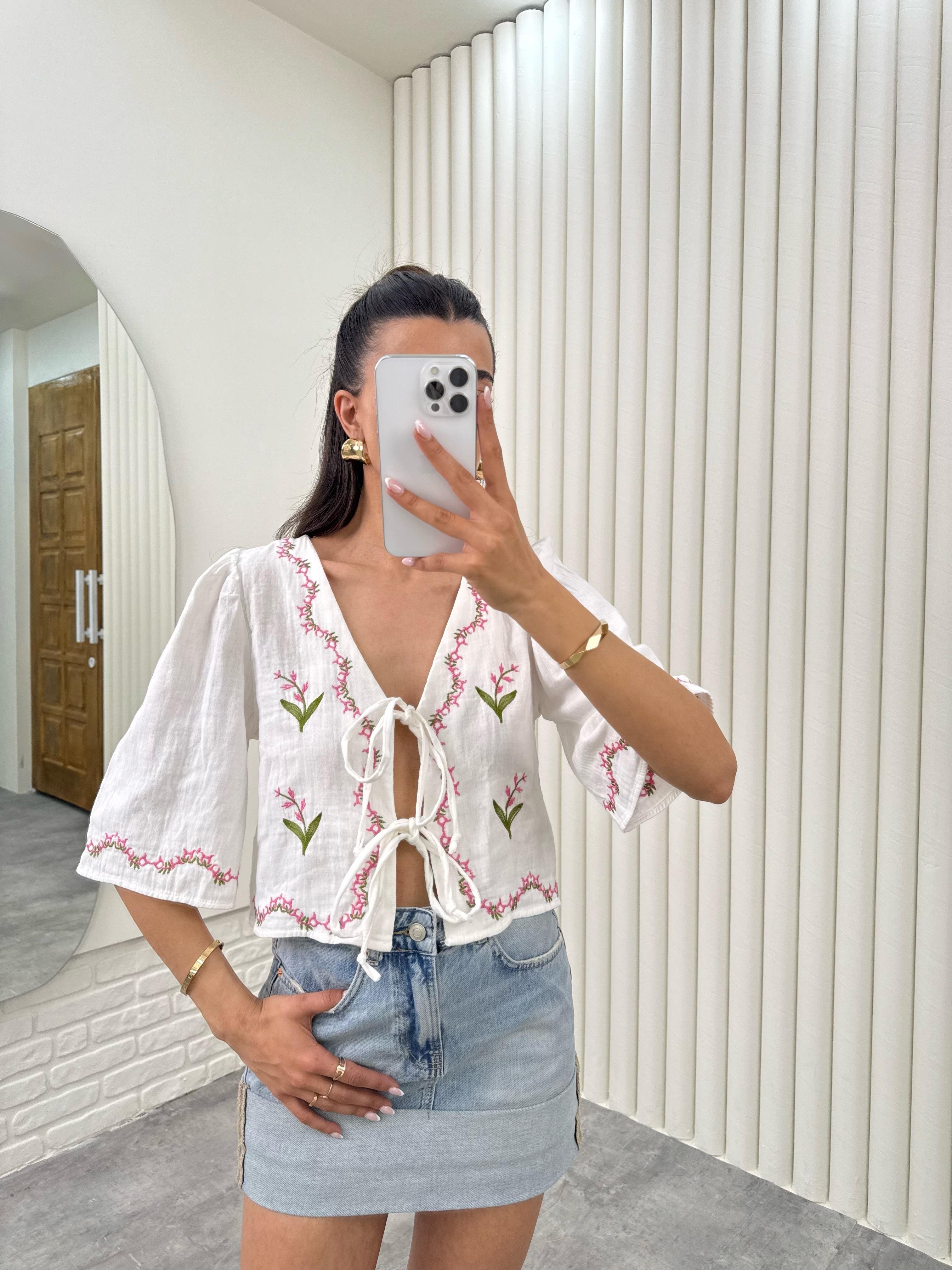 Beyaz Çiçek Nakışlı Önden Bağlamalı Keten Gömlek Gaus00306GausGÖMLEKGU1001700