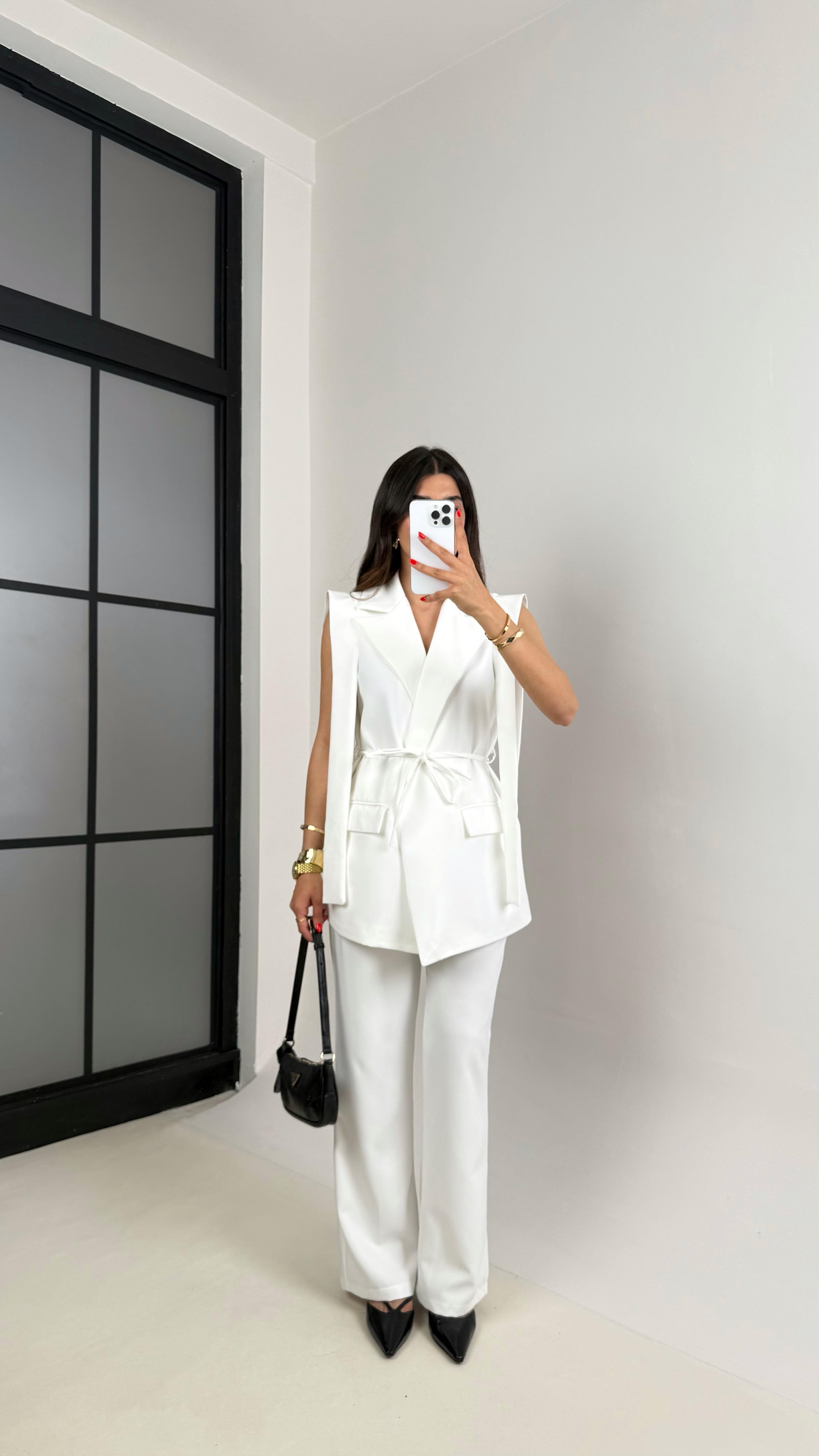 Beyaz Omuz Detaylı Kuşaklı Astarlı Yelek Cepli Pantolon Kumaş Takım Gaus00476GausTAKIMGU1002113