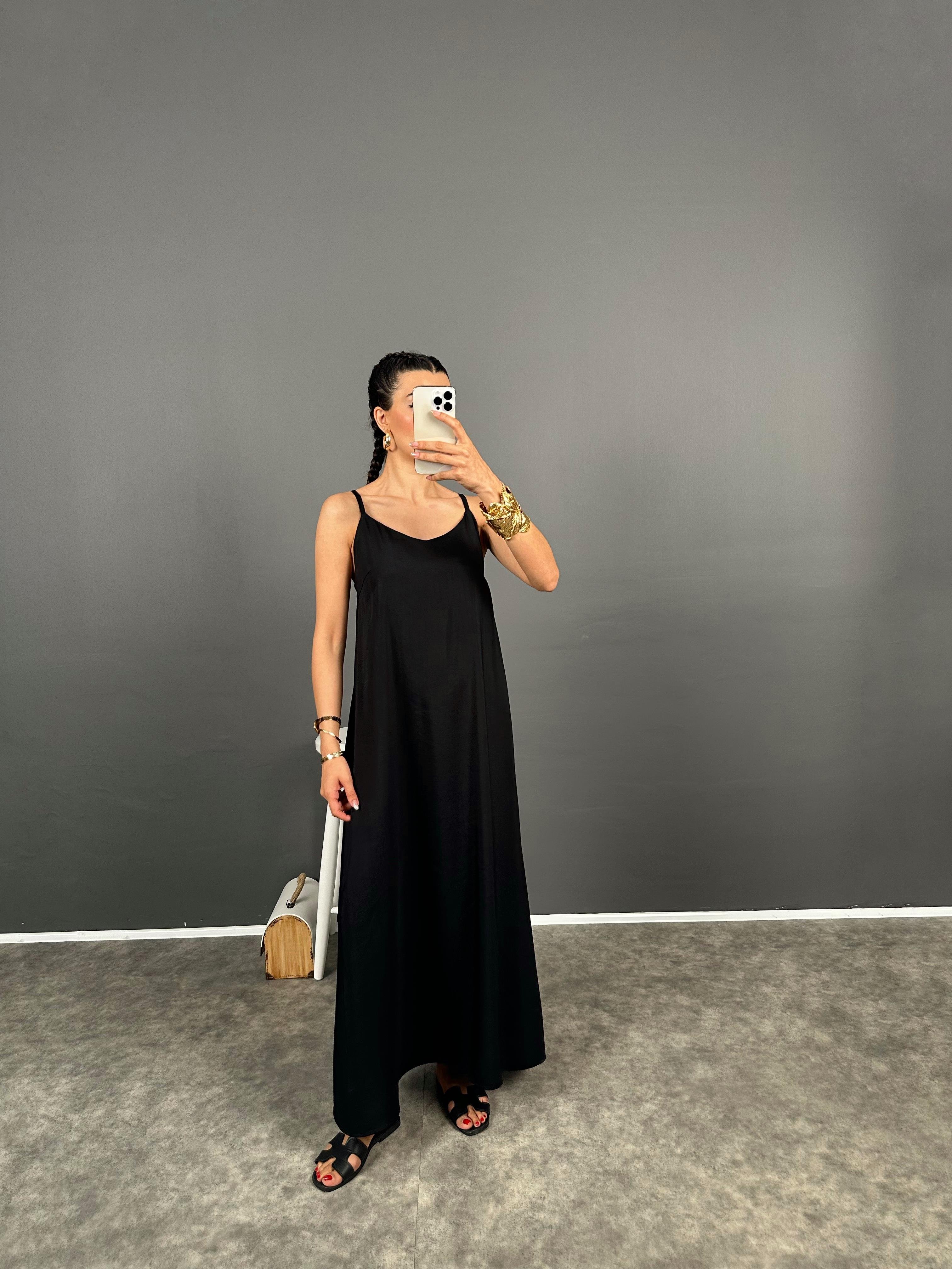 Negundo Siyah Askılı Rahat Kesim Tensel ElbiseGausELBİSEGU008425
