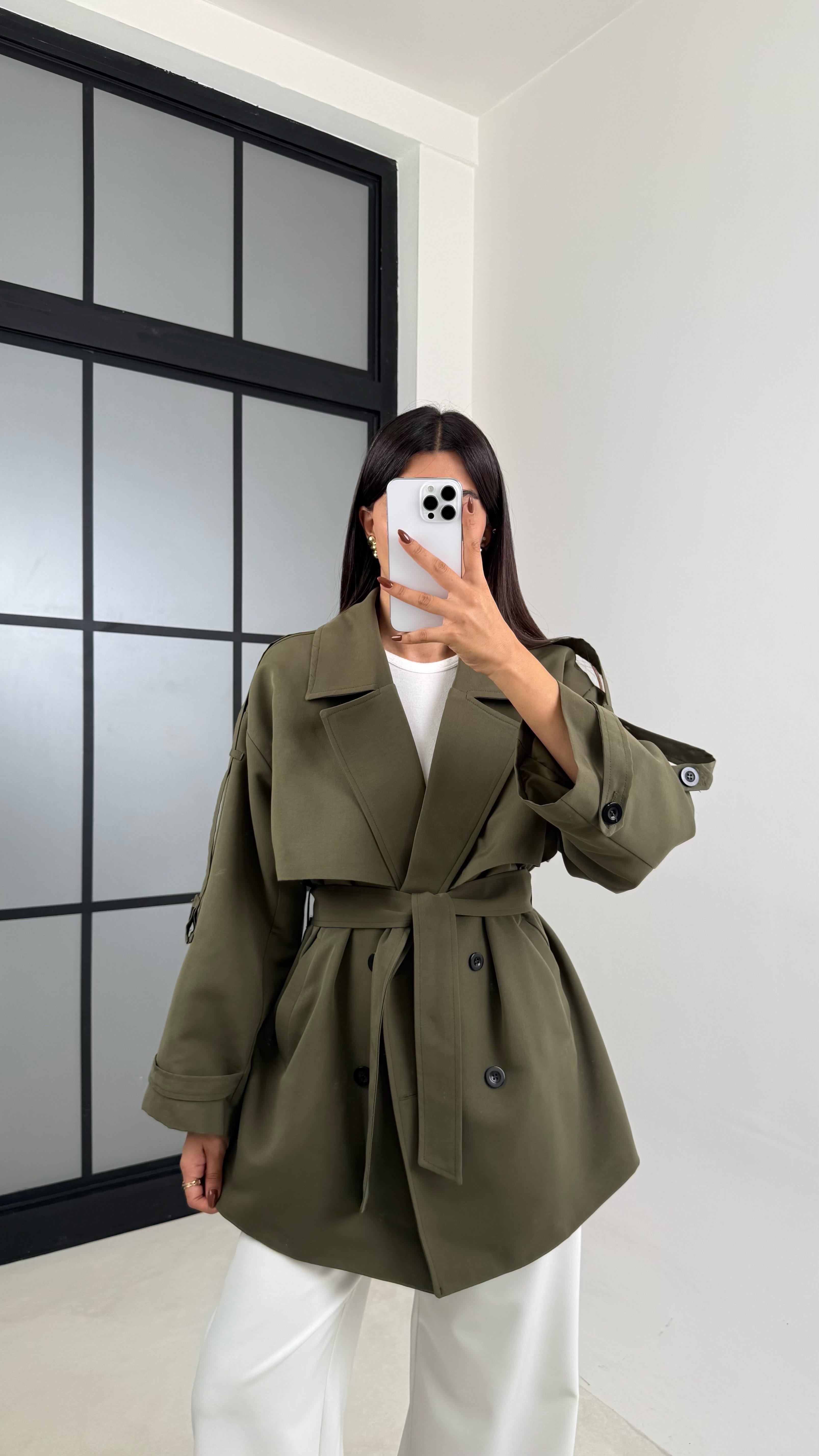 Haki Astarlı Cep Detaylı Kuşaklı Kısa Trençkot GAUS-00192GAUSمعاطف الترنشكوت GAUS-00192