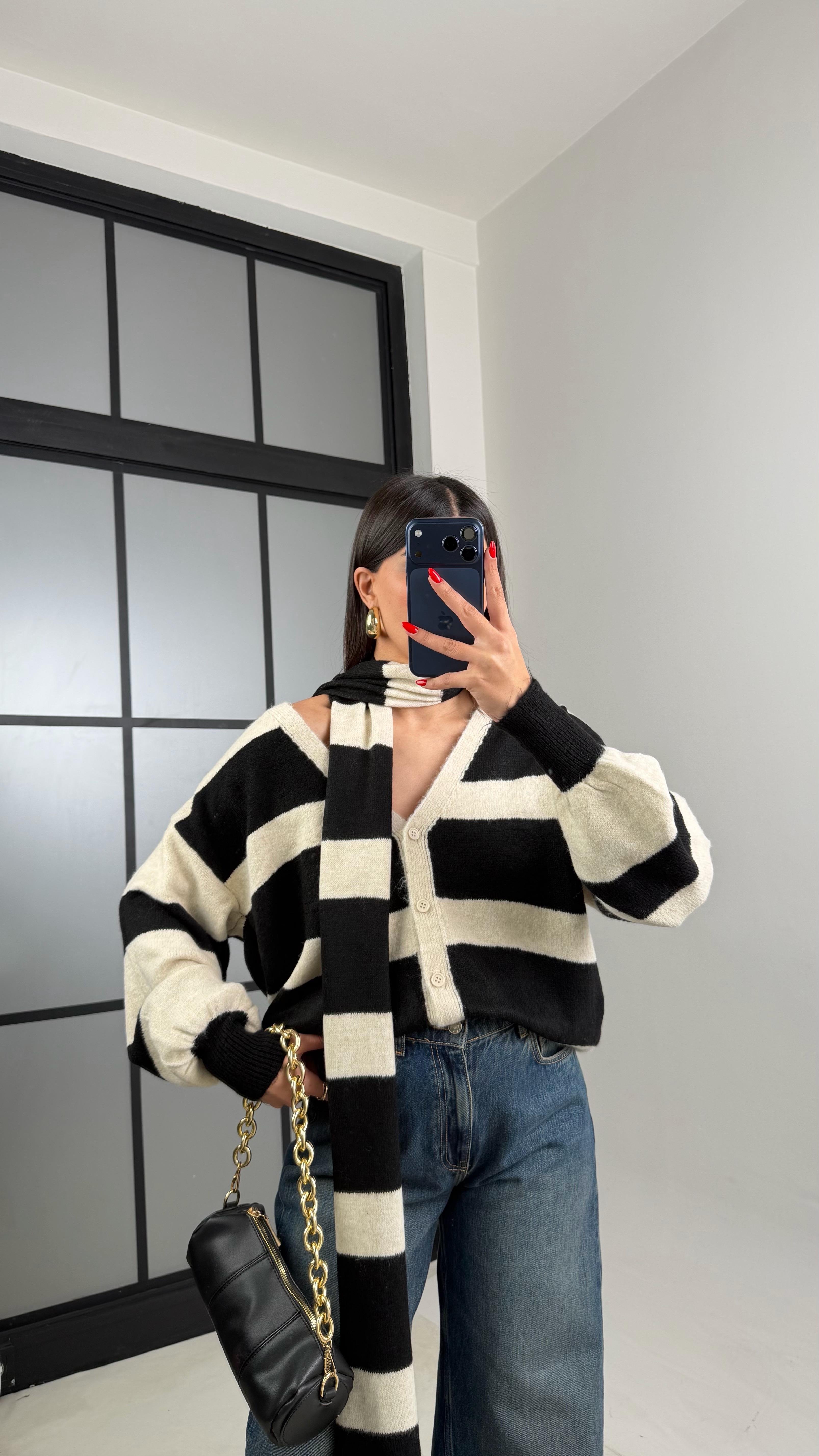 Siyah Şeritli Atkı Detaylı Triko Hırka GAUS-00920GAUSHIRKAGAUS-00920