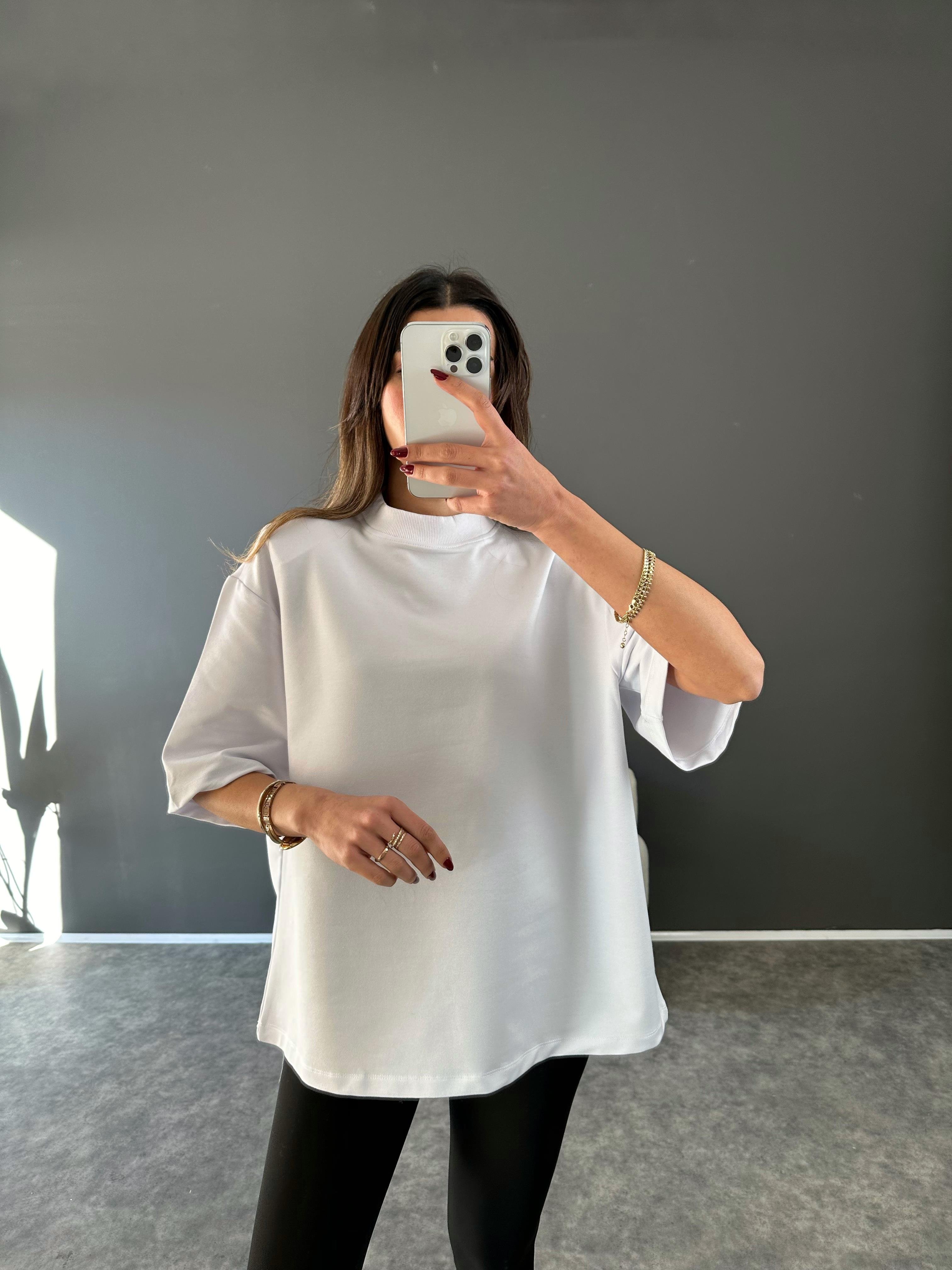 Beyaz Vatkalı Oversize Tshirt 