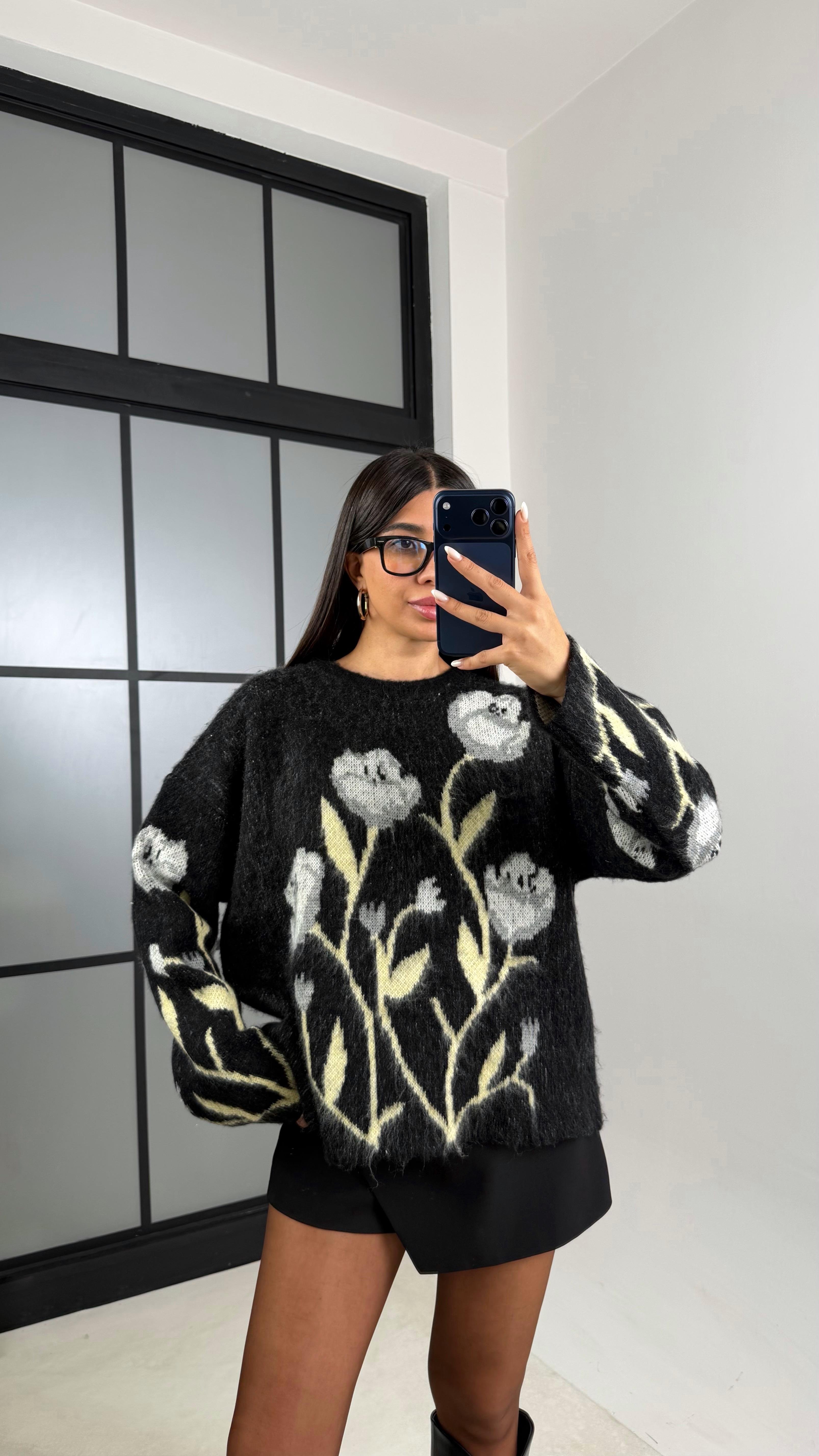 Siyah ZR Model Çiçek Desenli Tasarım Kazak GAUS-00656GAUS الكنزات GAUS-00656