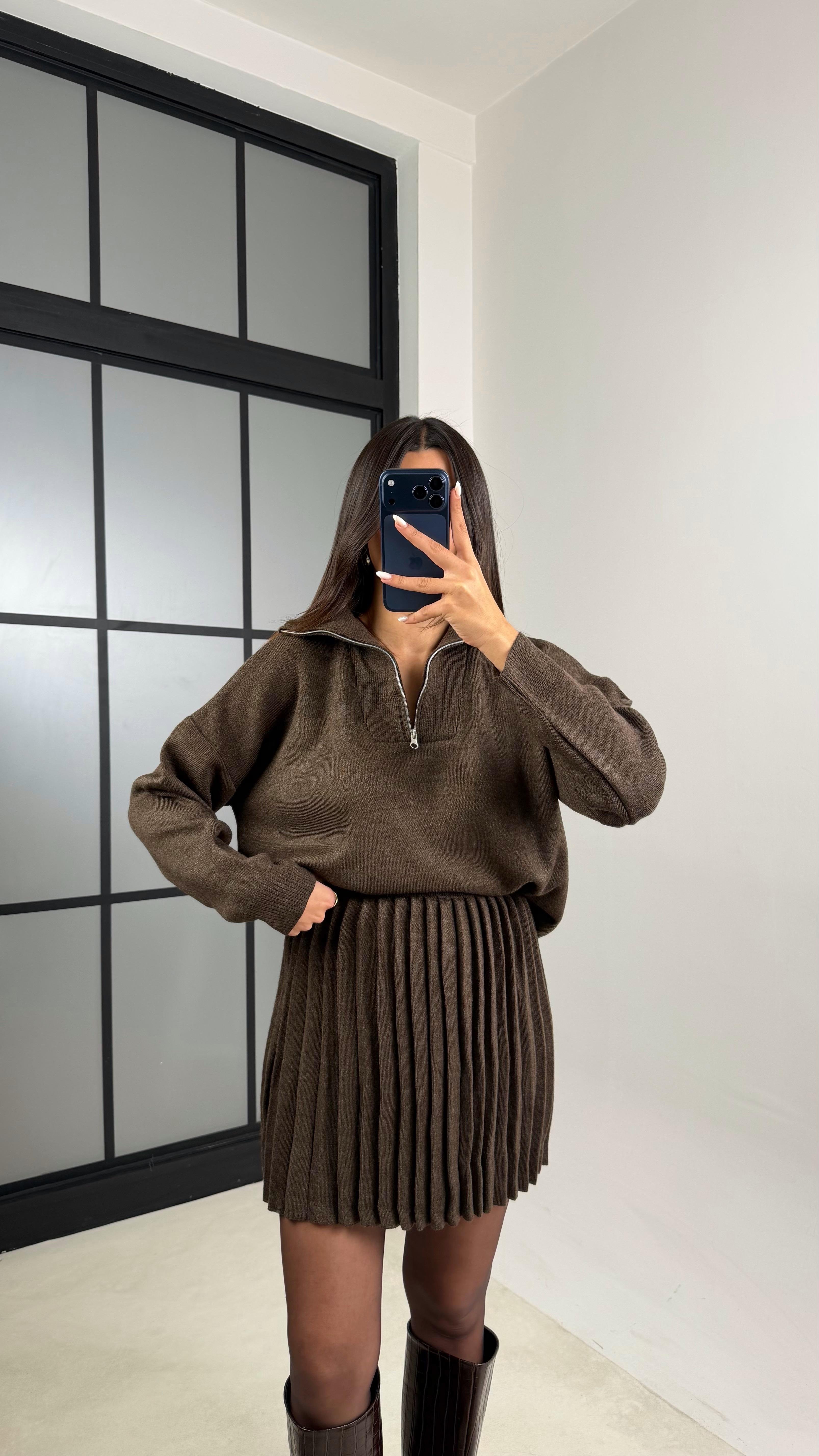 Acı Kahve Yakası Fermuarlı Kazak Beli Lastikli Pileli Etek Triko Takım GAUS-00204GAUSTAKIMGAUS-00204