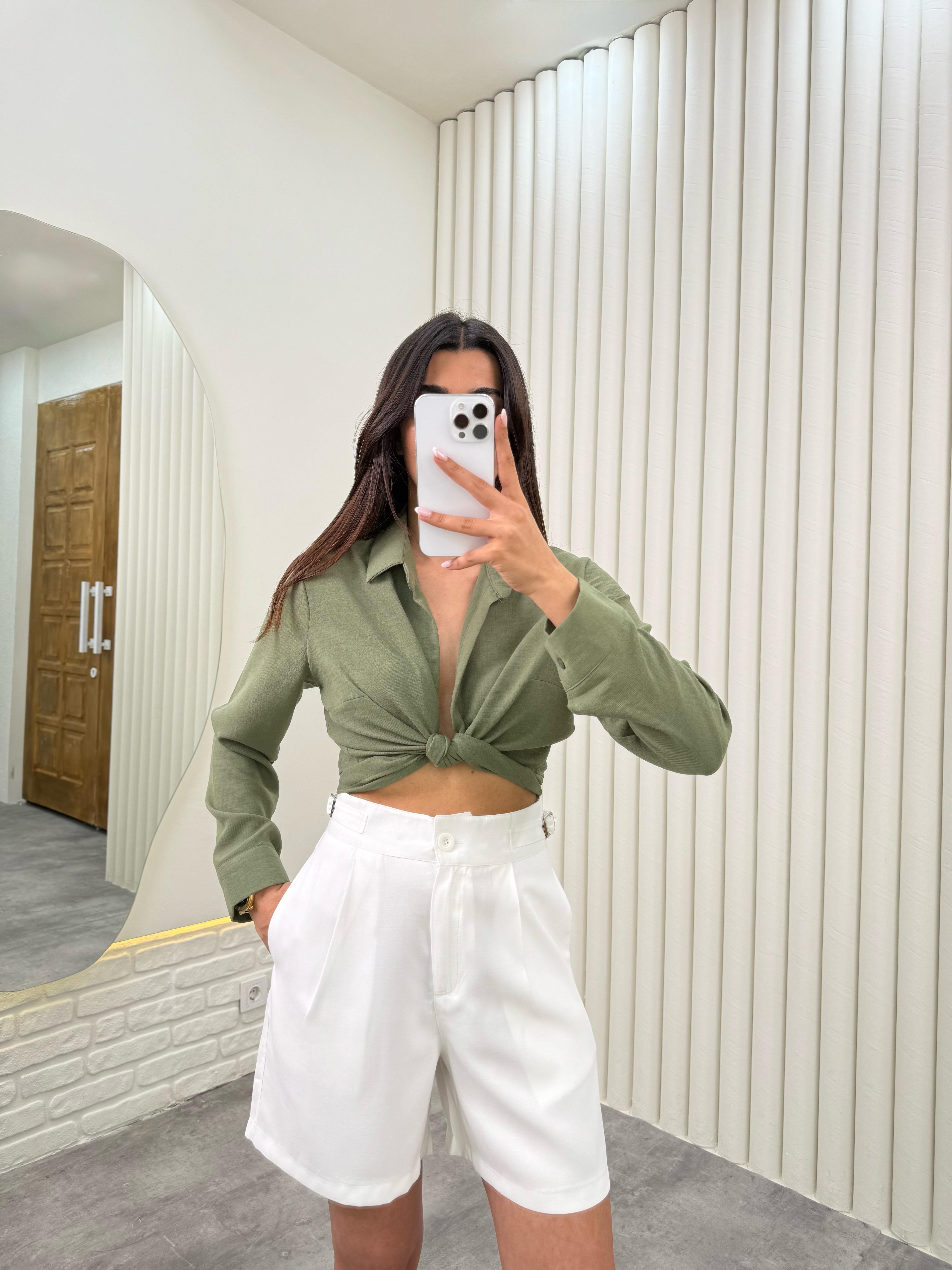 Beyaz Beli Kemerli ZR Model Cepli Şort Gaus00318GausShortsGU1001732