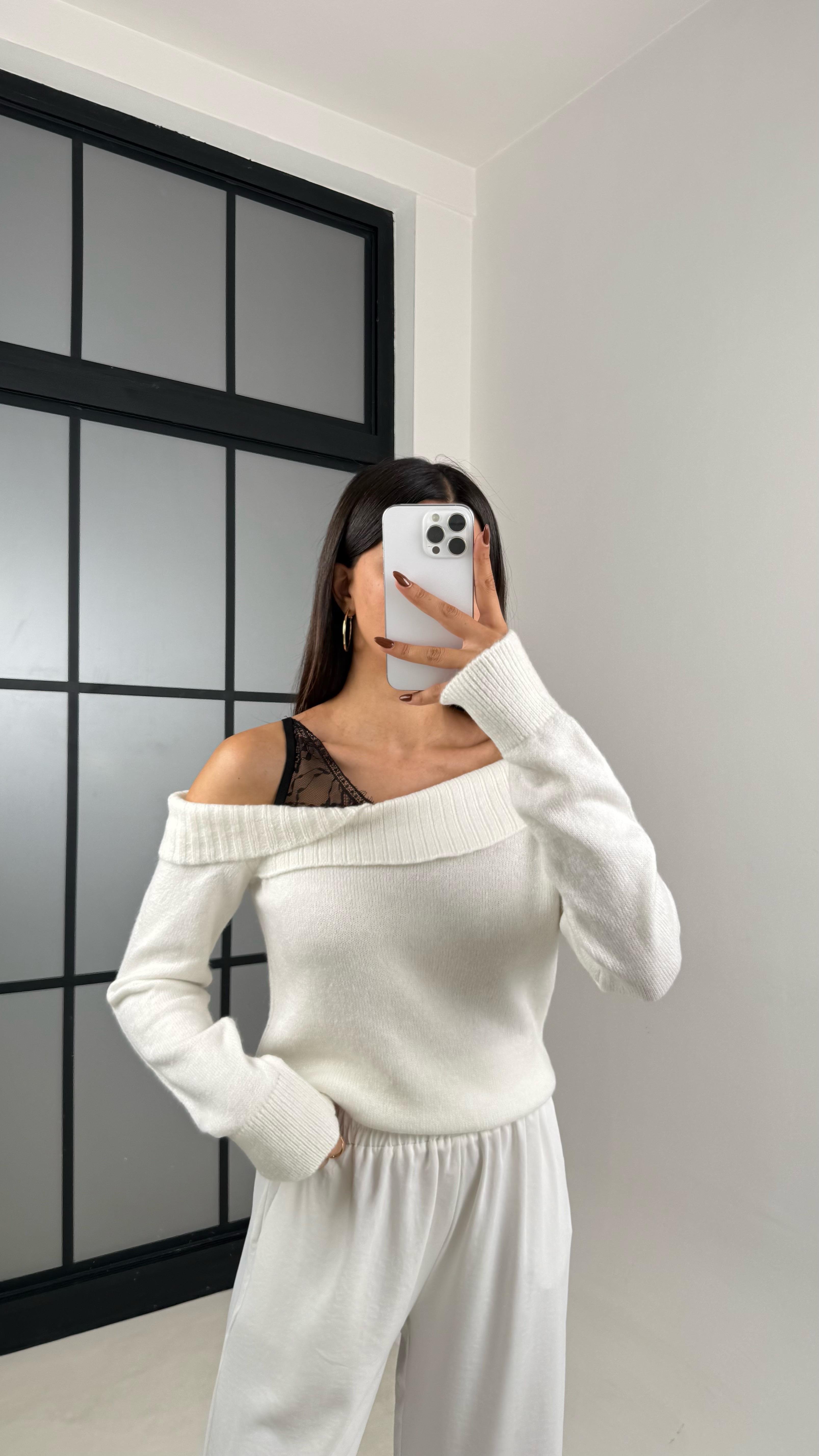 Ekru Dantel Detaylı Omzu Açık Triko Kazak GAUS-00205GAUS الكنزات GAUS-00205