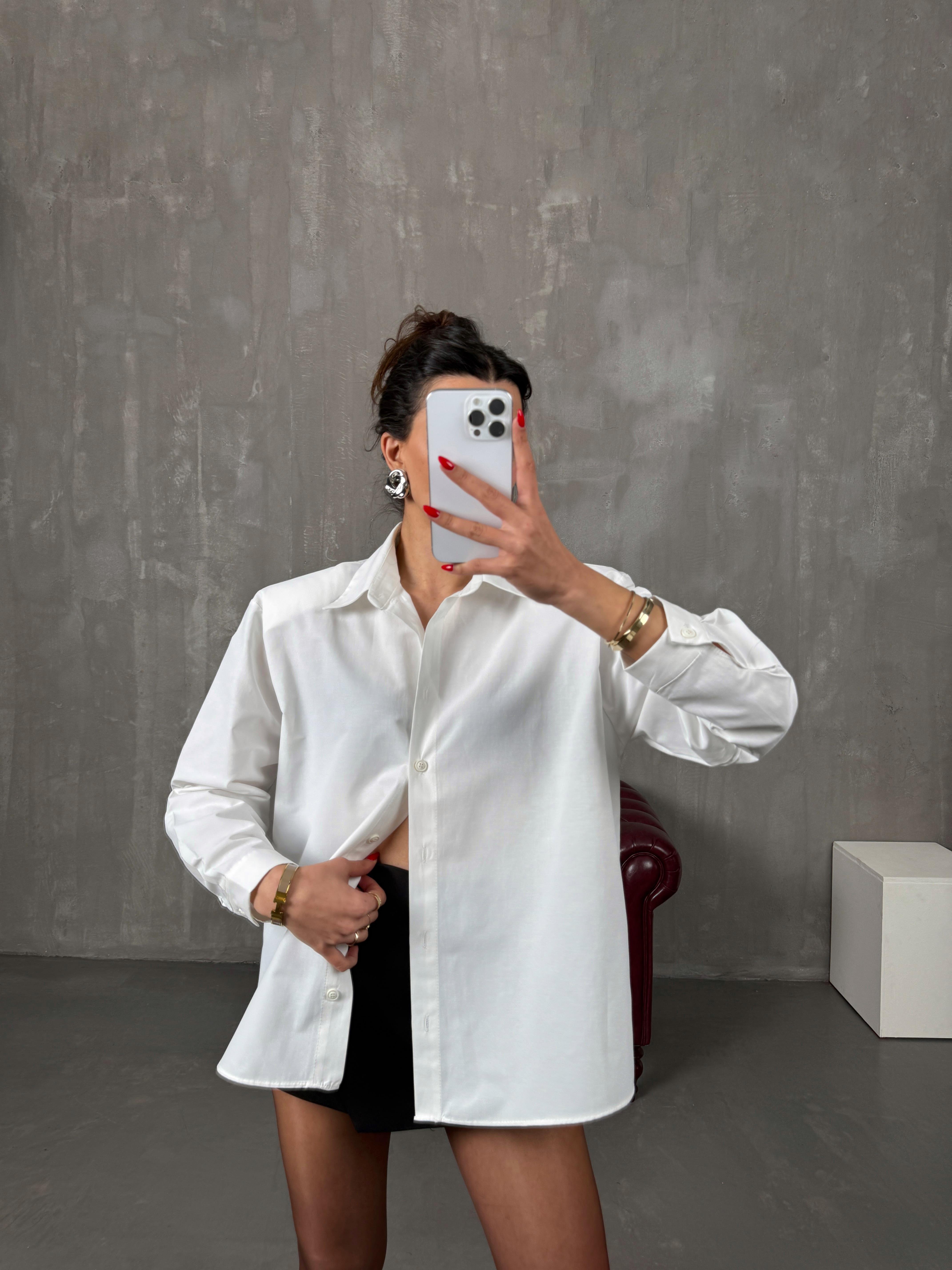 زولير قميص أبيض بأكتاف مبطّنة