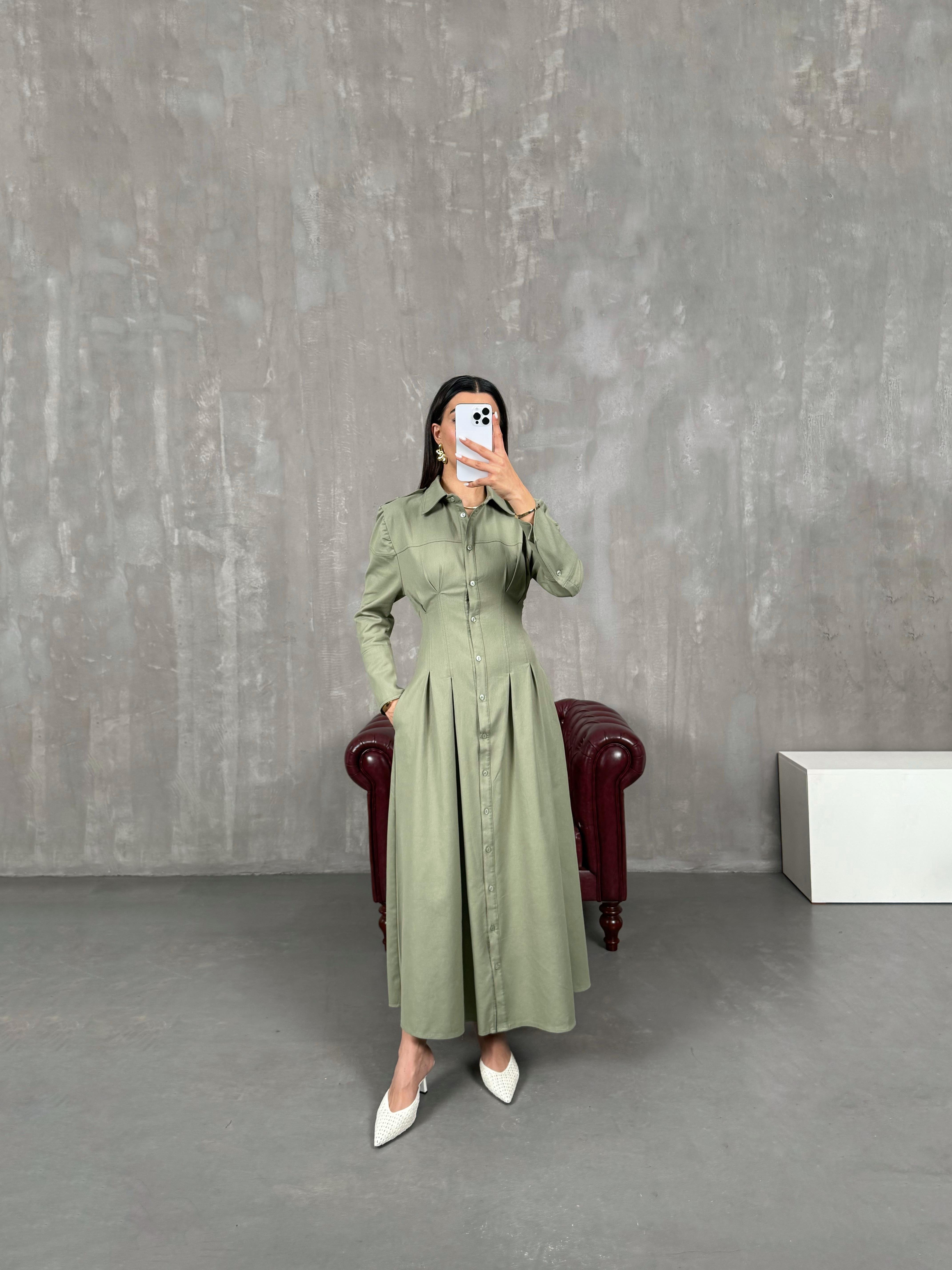ريتمو فستان أخضر قماش جبردين مع جيب بأزرار أمامية