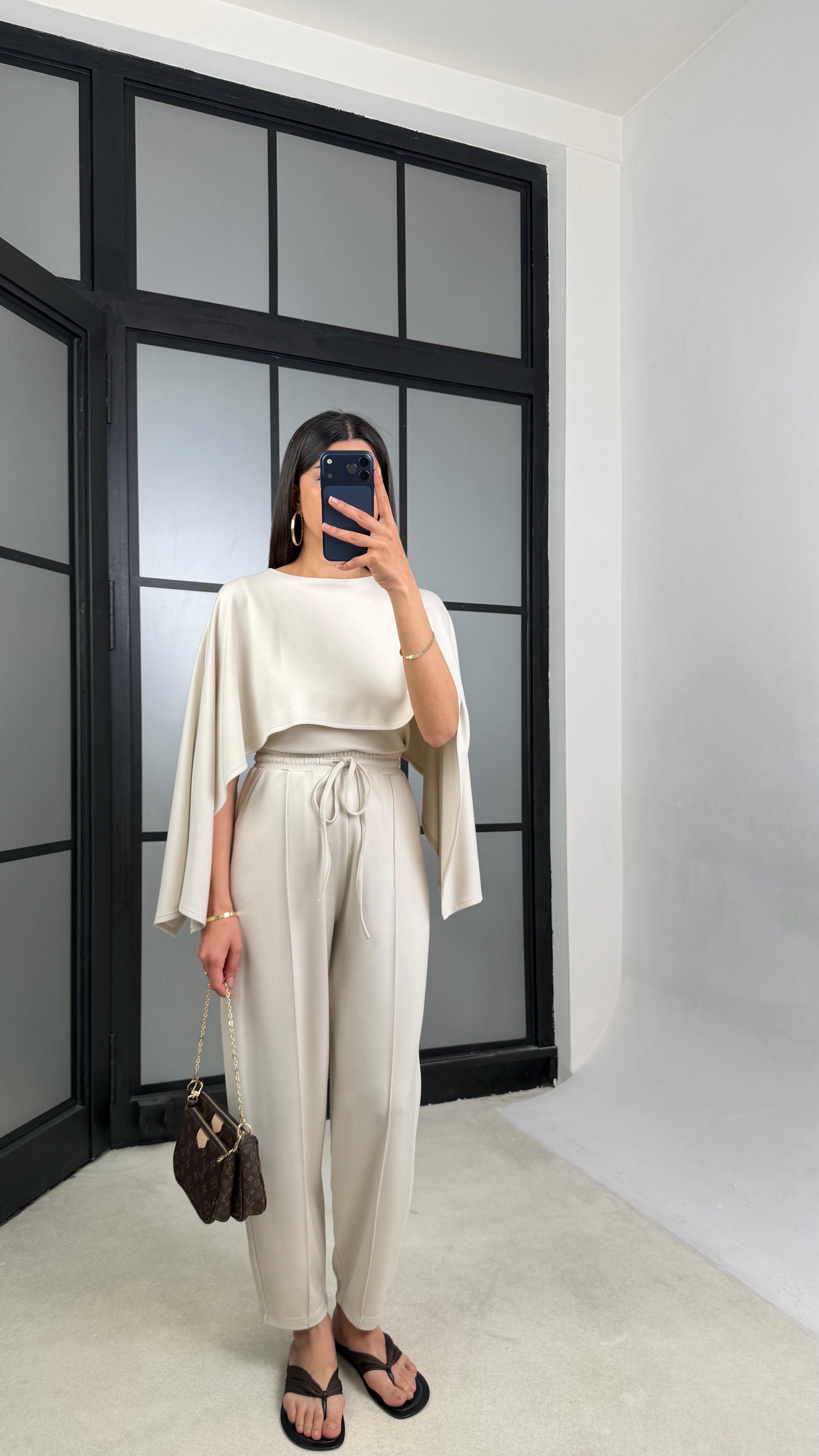 Taş Pelerin Detaylı Bluz Beli Lastikli Pantolon İkili Tasarım Modal Takım GAUS-01499GAUSTAKIMGAUS-01499