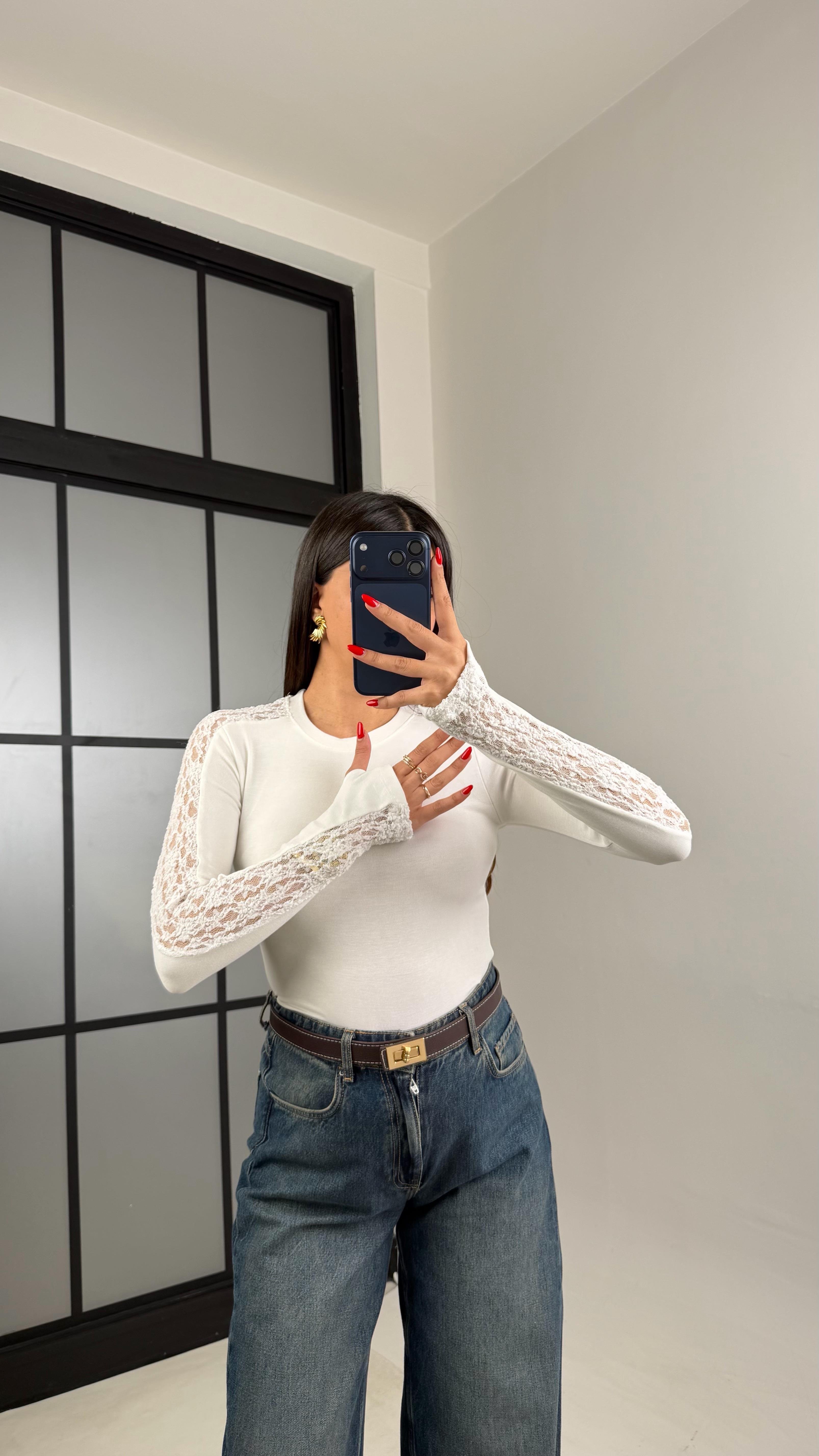 Ekru Dantel Detaylı ZR Model Parmak Geçirmeli Bluz GAUS-01018GAUSBLUZGAUS-01018