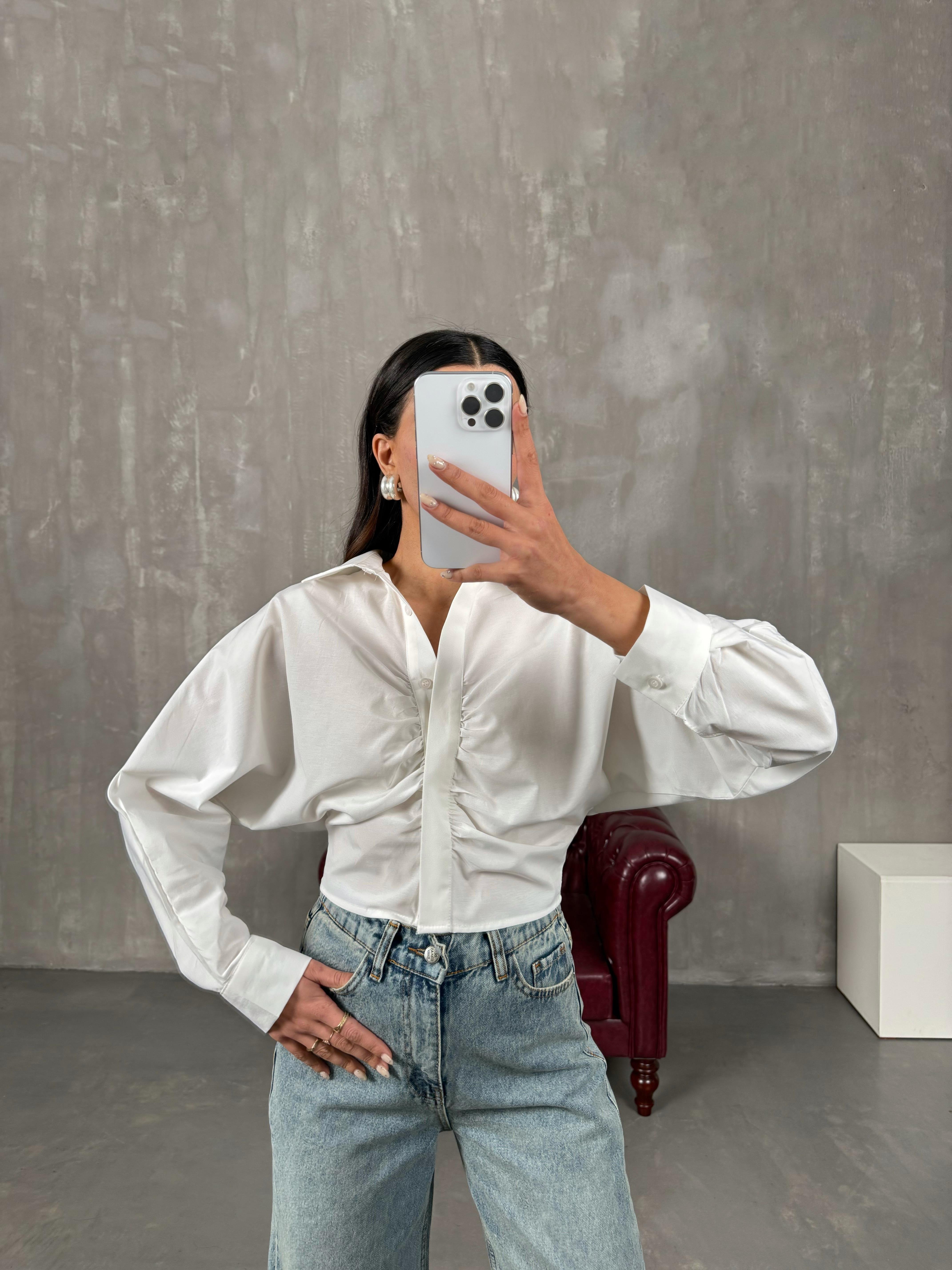 سورا قميص أبيض بأزرار مخفية