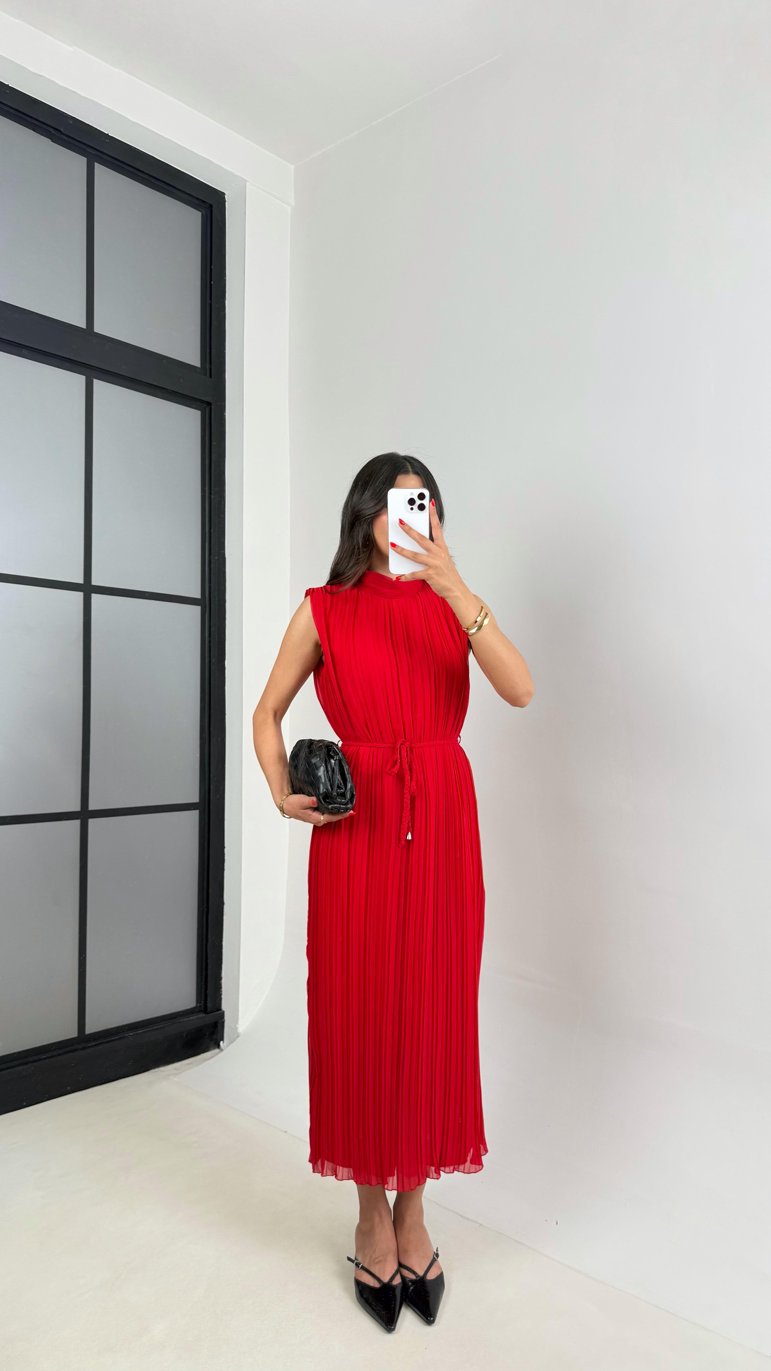 Kırmızı Kemerli Astarlı Kırışık Elbise Gaus00509GausELBİSEGU1002193