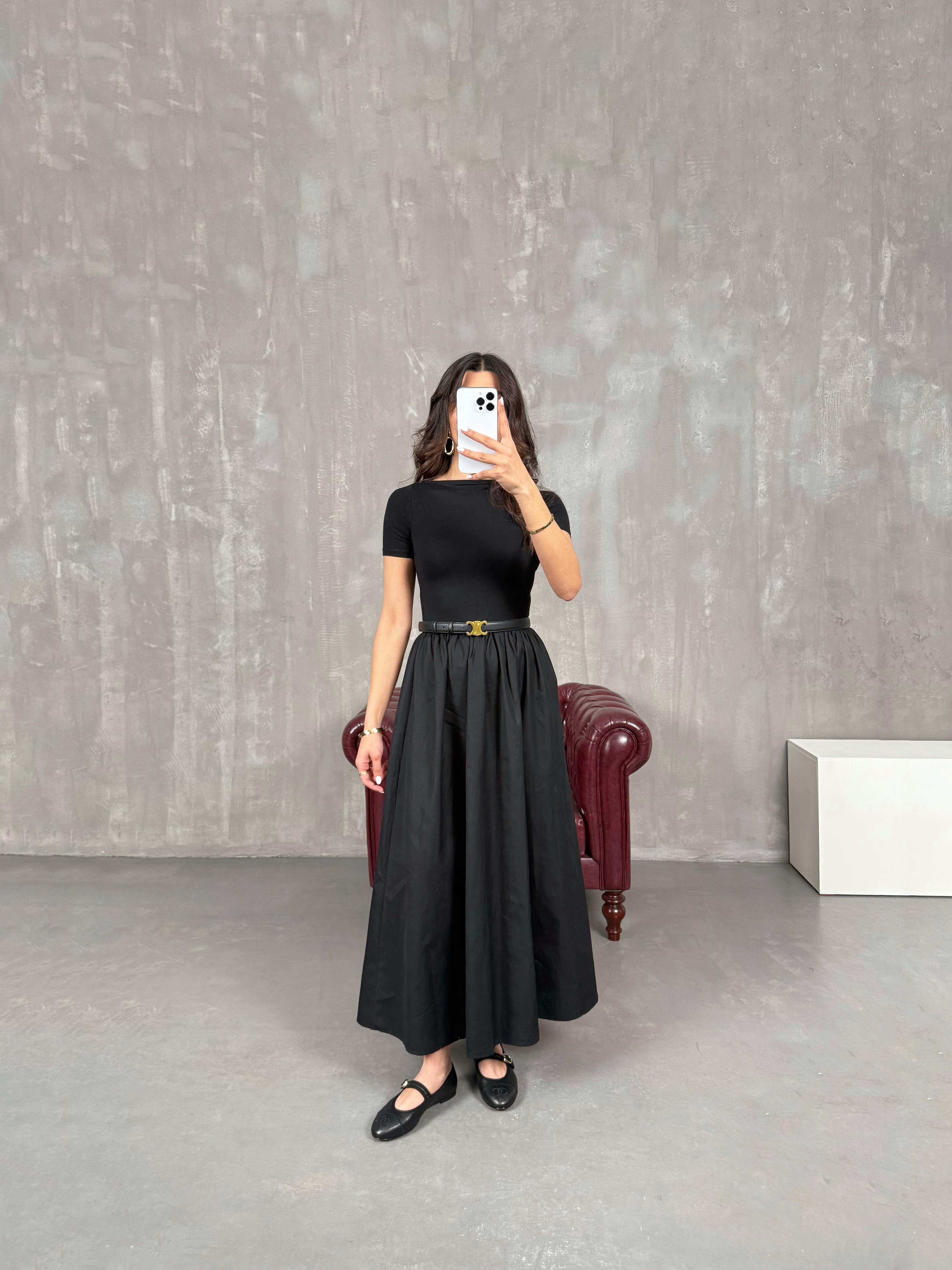 نوكس فستان بينتيريست أسود بأكمام قصيرة