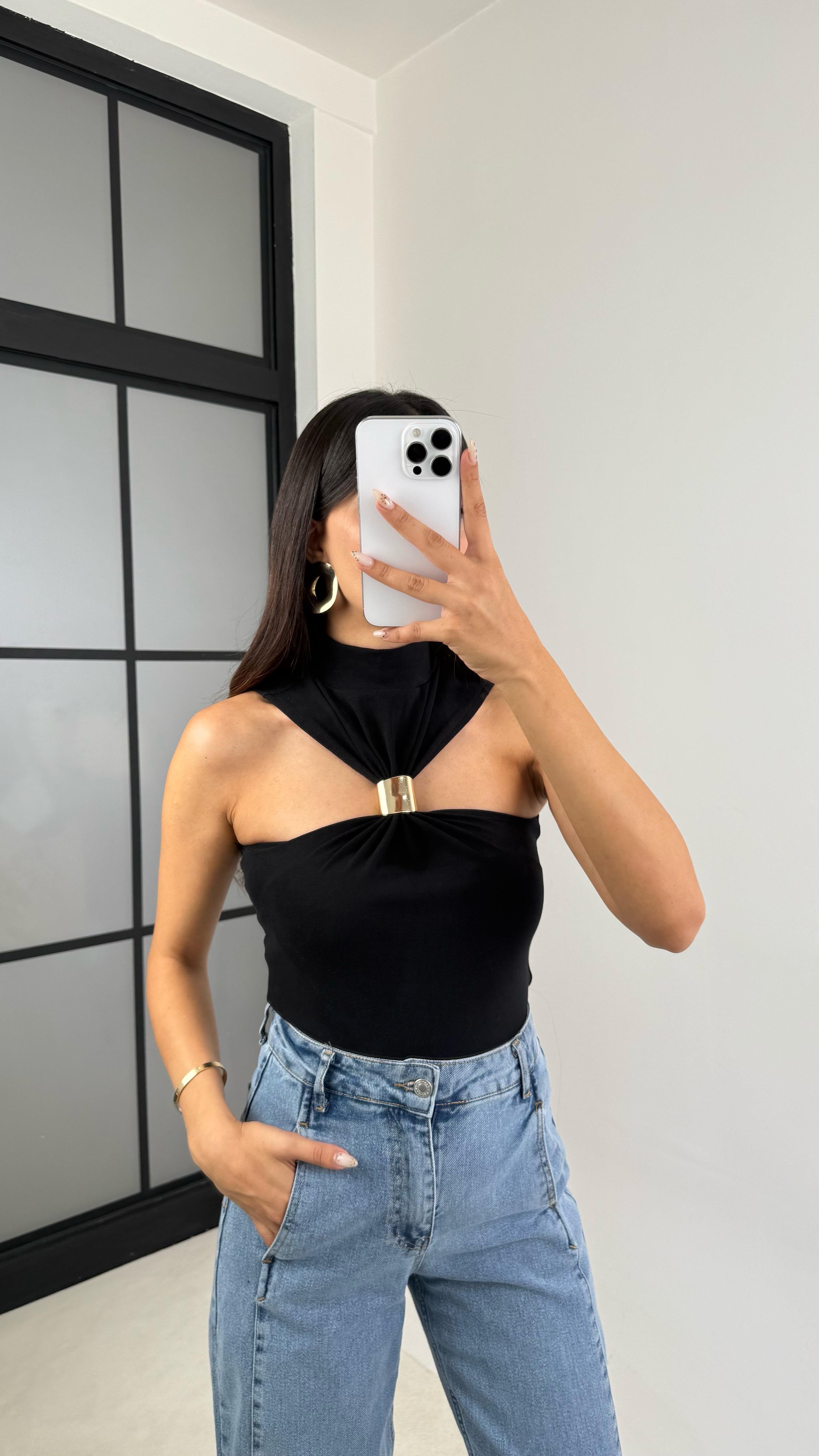 Siyah Sıfır Kol Gold Toka Detaylı Bluz GAUS-0098GAUSالبلوزات GAUS-0098