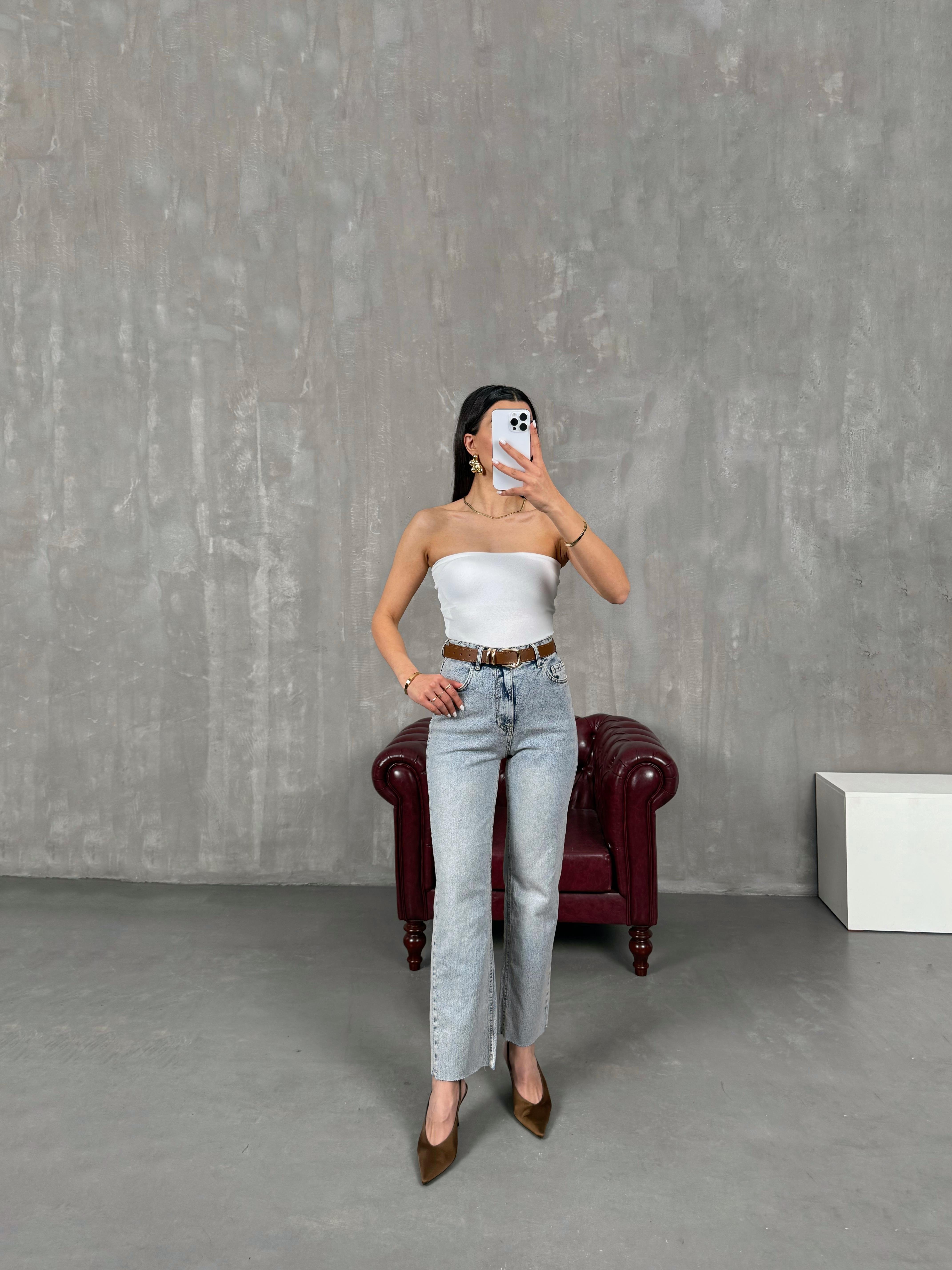 إريس جينز أزرق فاتح  بساق مقصوصة مع حزام