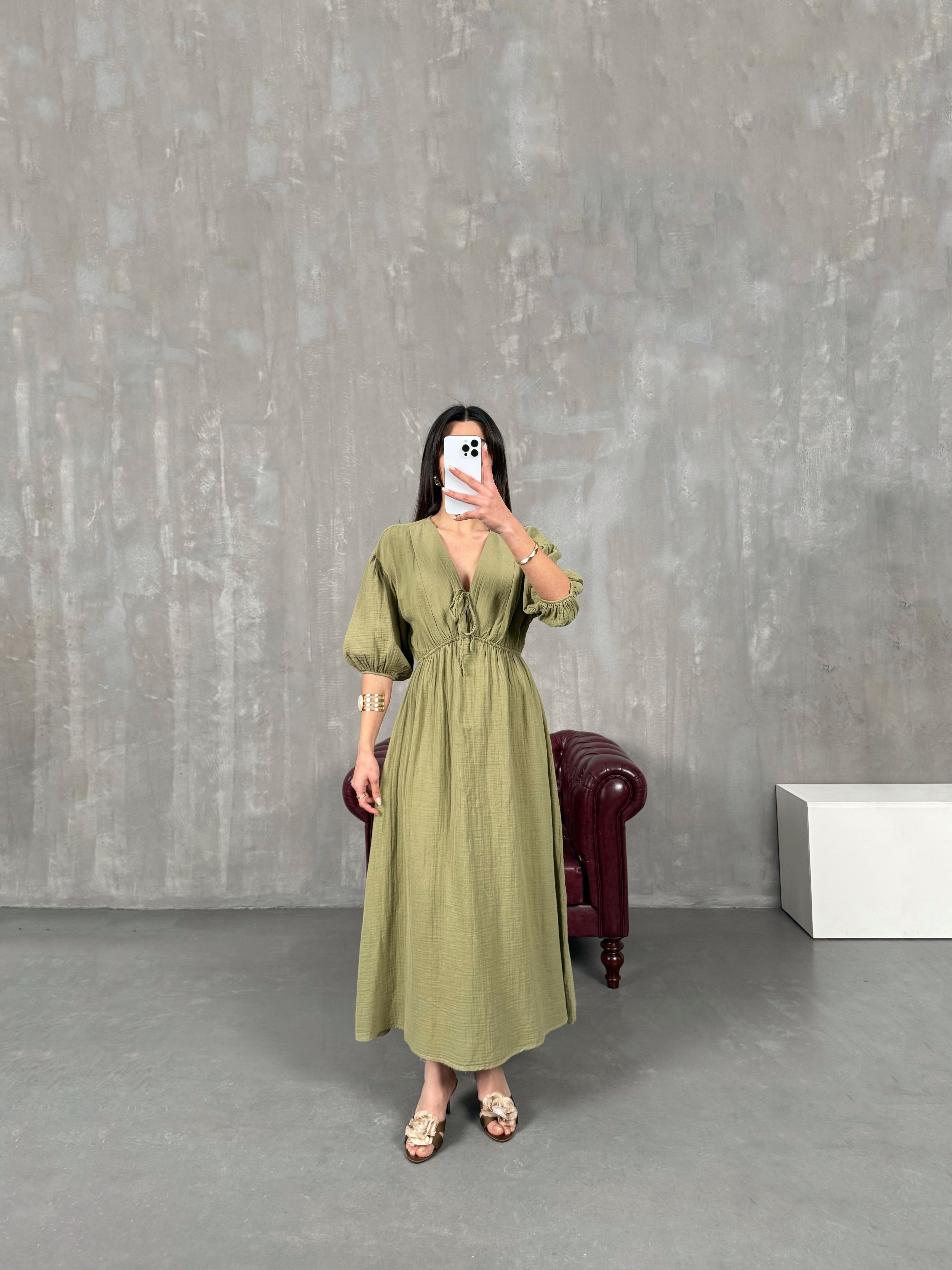 جسيكا فستان كاكي قماش موسلين بياقة شكل V وخصر مطاطي