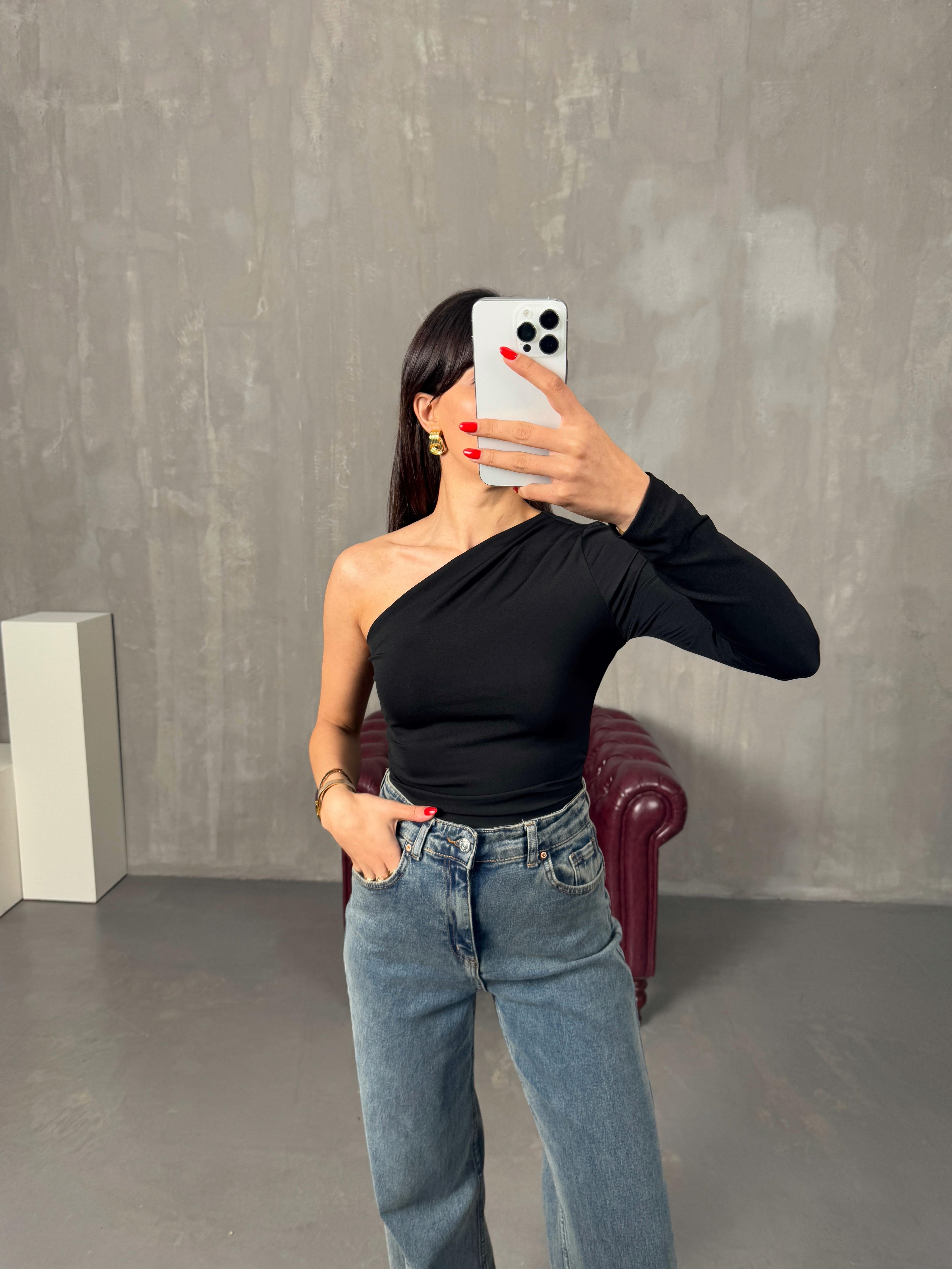 Scorp Siyah Drapeli Tek Kol Detaylı Bluz