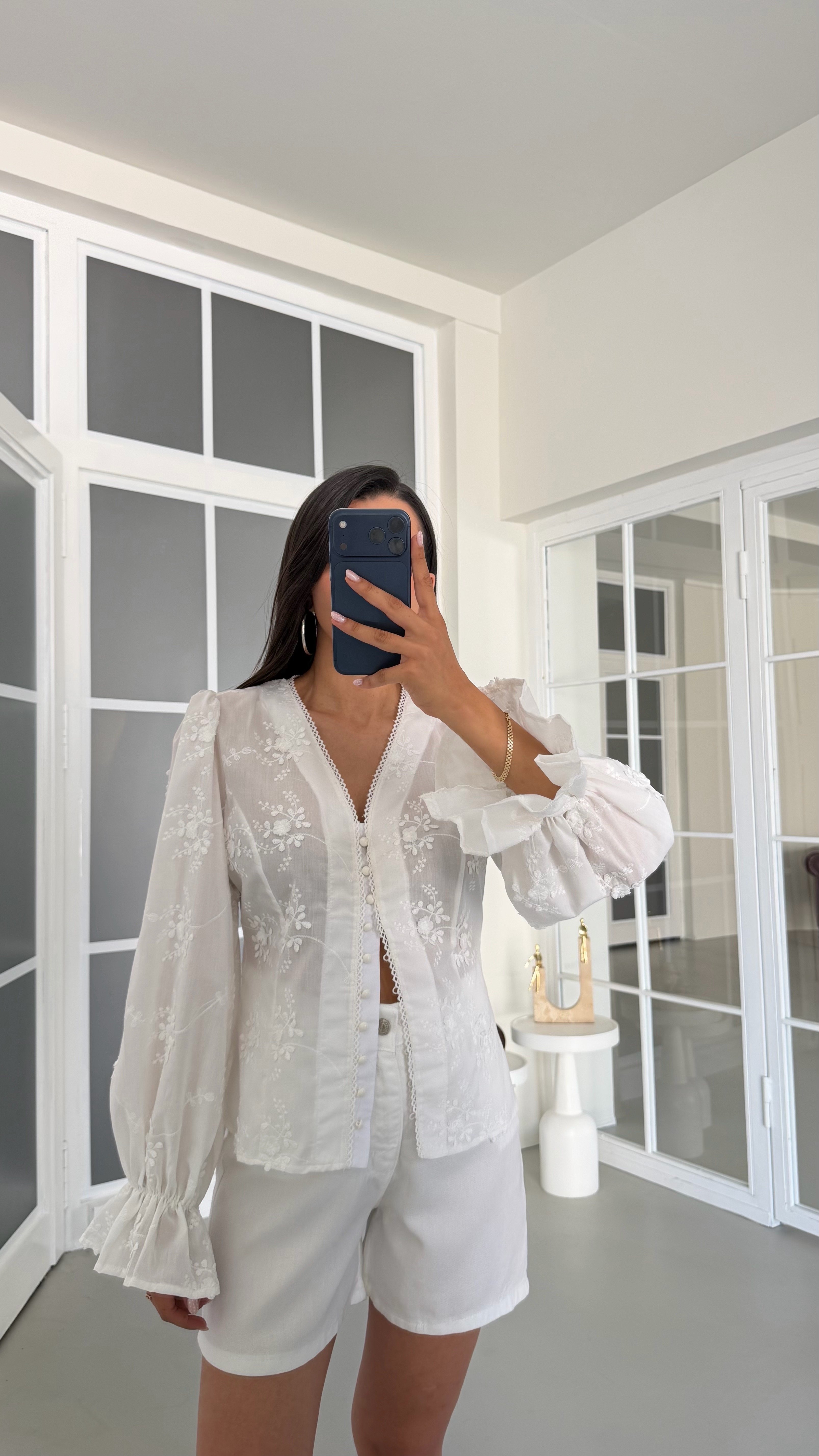 Beyaz Nakışlı Balon Kol Premium Gömlek GAUS-01773GAUSGÖMLEKGAUS-01773