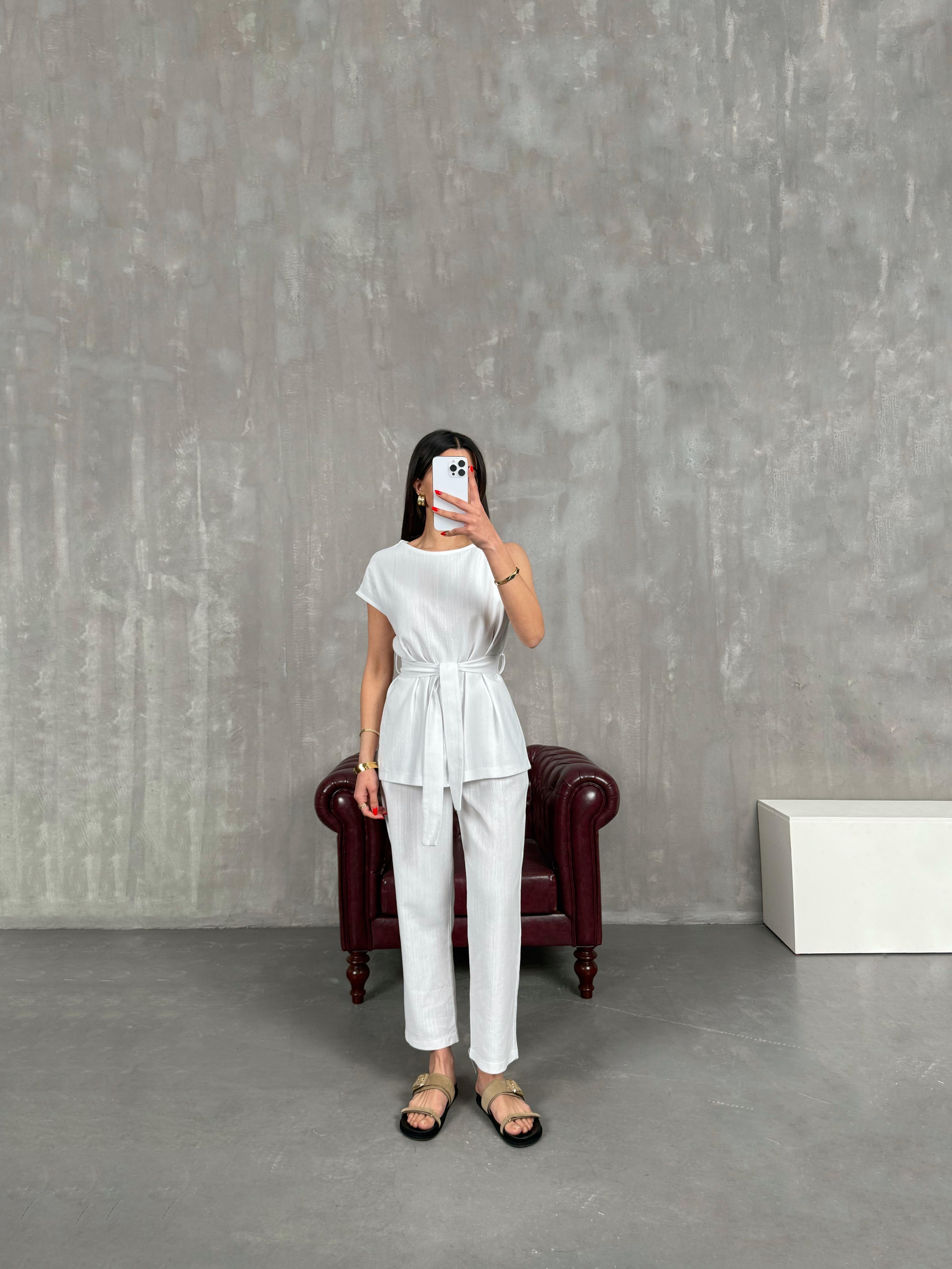 Beyaz Omuz Detaylı Kuşaklı Keten Takım Gaus00188GausTAKIMGU1001434