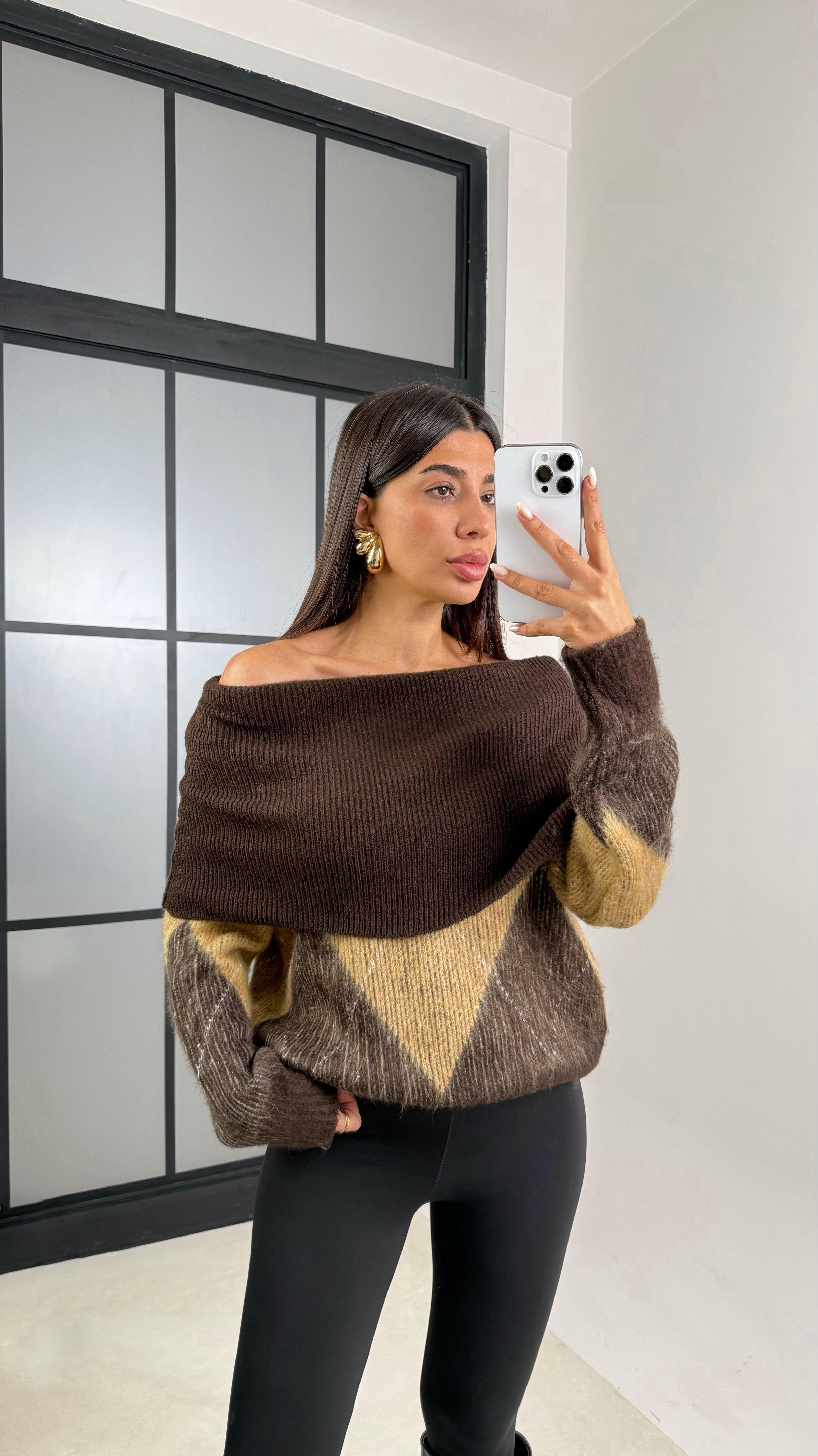 Kahve Madonna Yaka Baklava Desenli Kazak GAUS-00537GAUSKAZAKGAUS-00537