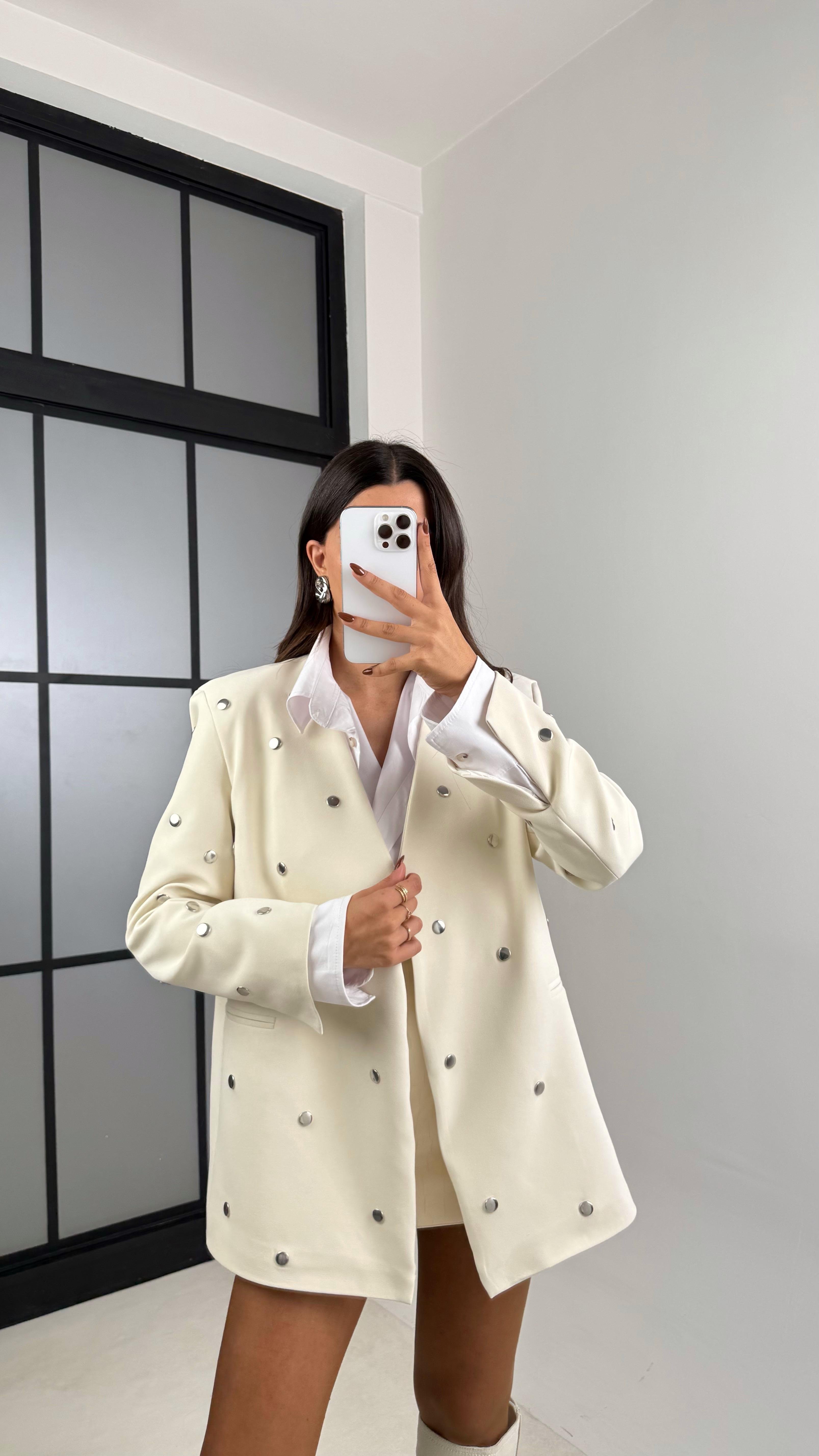 Ekru Zımba Detaylı Astarlı Vatkalı Tasarım Ceket GAUS-00193GAUS السترات  GAUS-00193