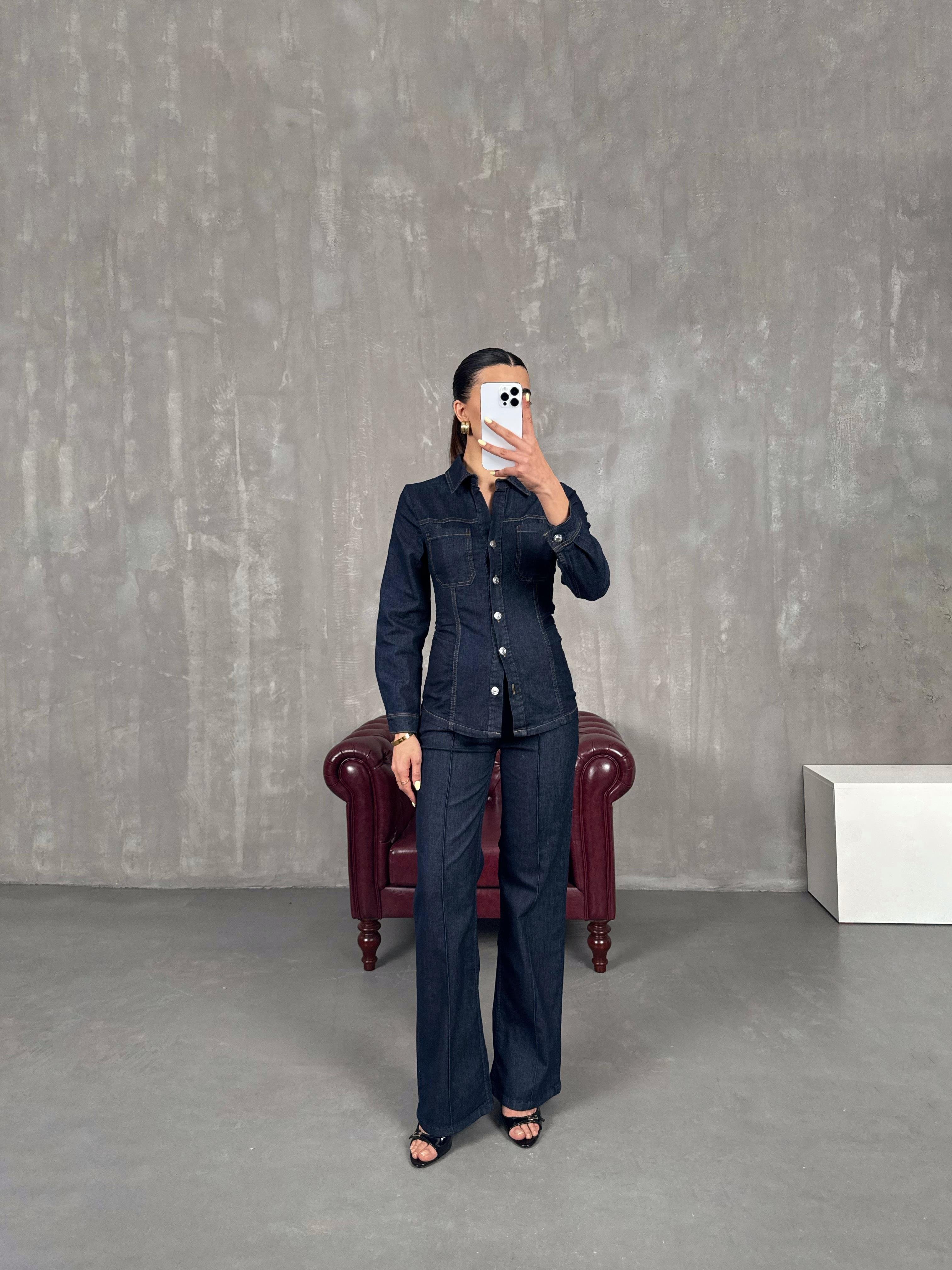 طقم دينيم كحلي بنطال جاكيت ضيق عند الخصر Gaus00084