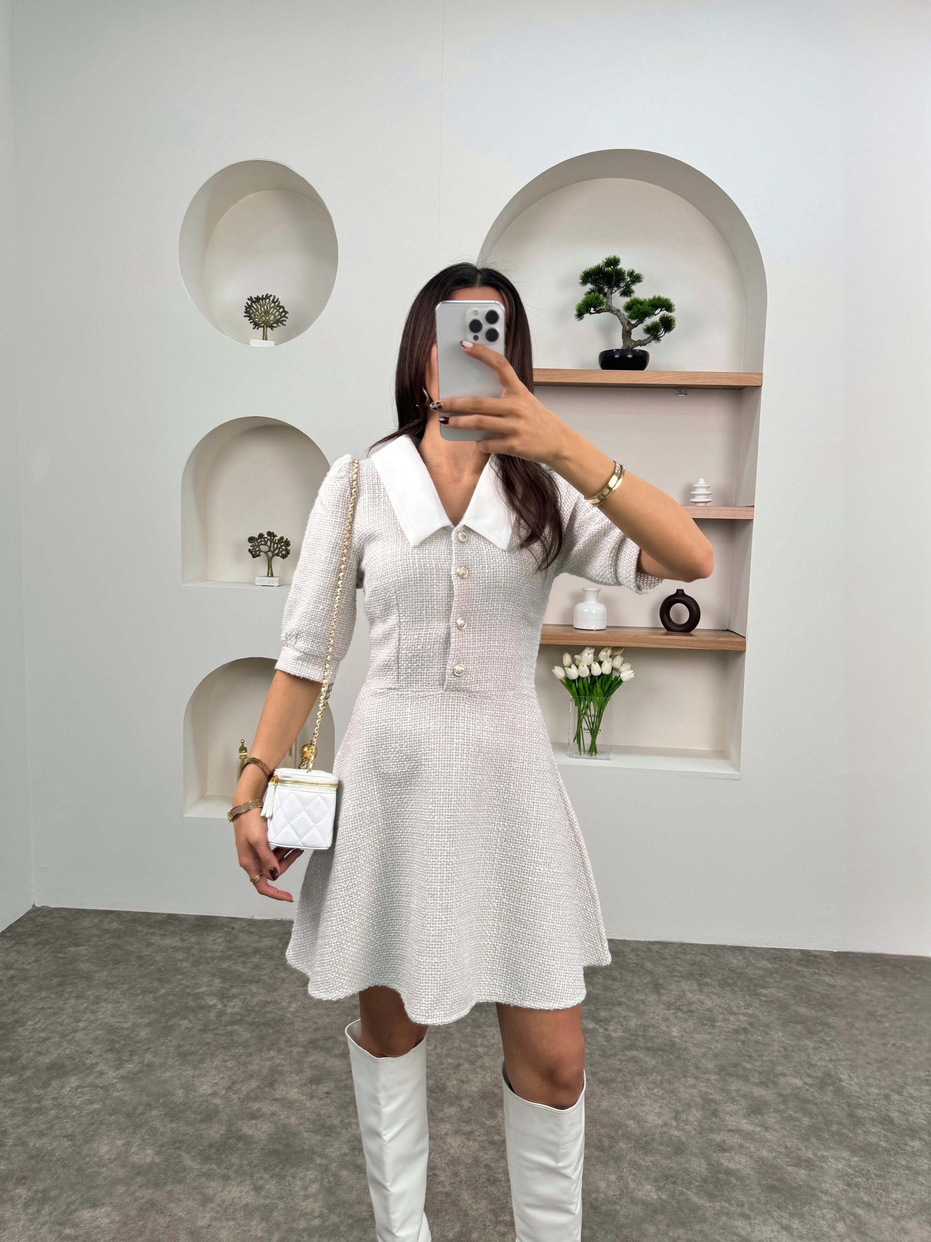 Tiyon Krem Düğme Detaylı Beyaz Bebe Yaka Tüvit Elbise