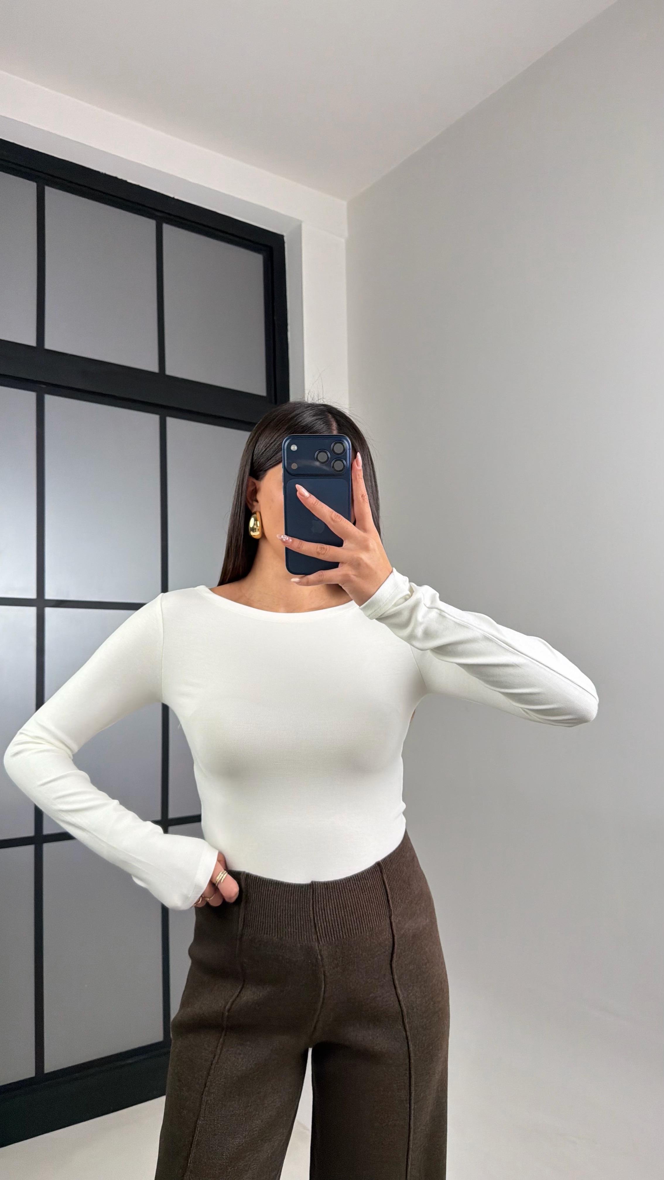 Ekru Kayık Yaka Basic Bluz GAUS-00881GAUSBLUZGAUS-00881