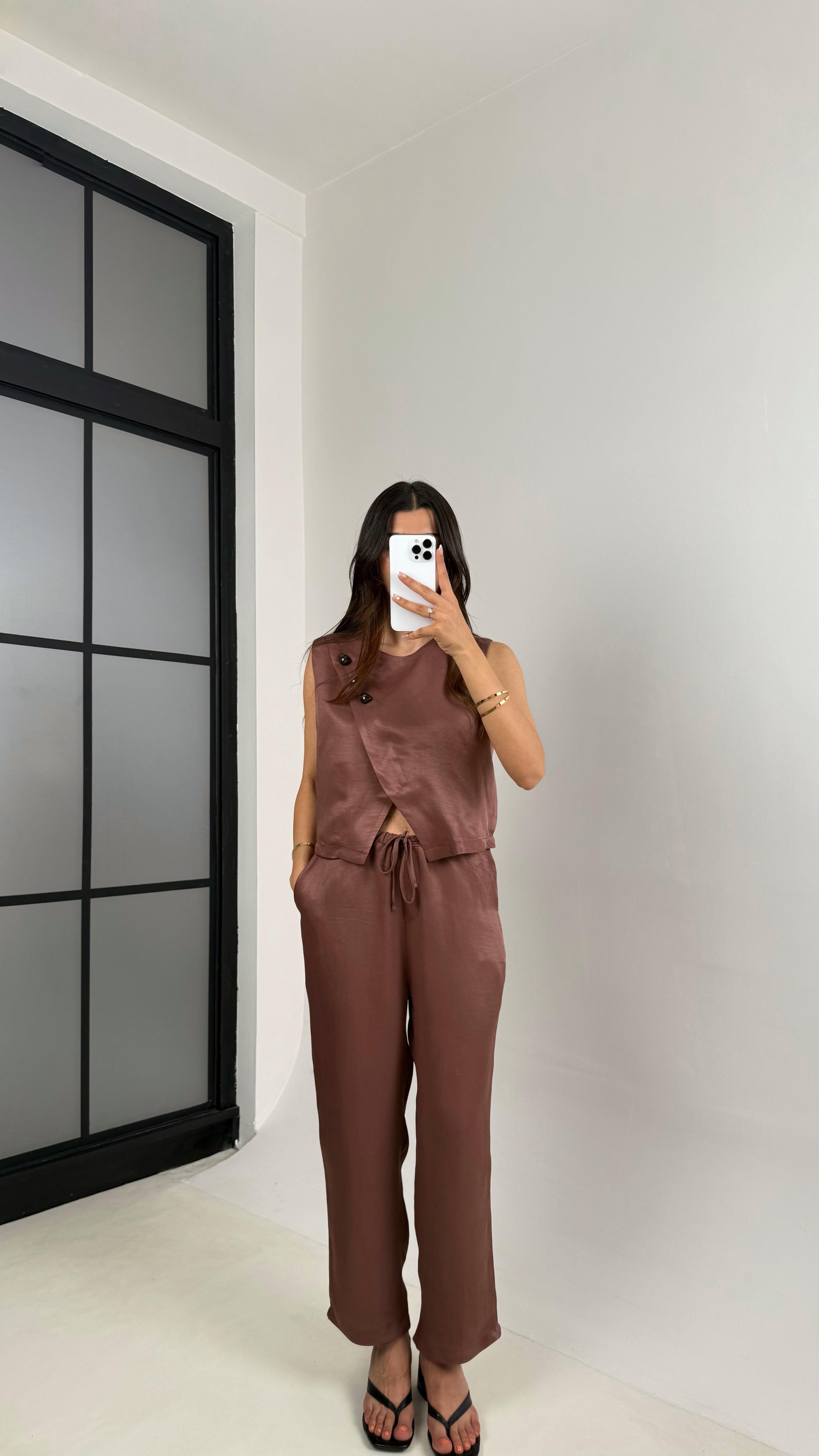 Mürdüm Parlak Çapraz Düğme Detaylı Asimetrik Bluz Beli Lastikli Pantolon İkili Takım Gaus00569GausTAKIMGU1002327
