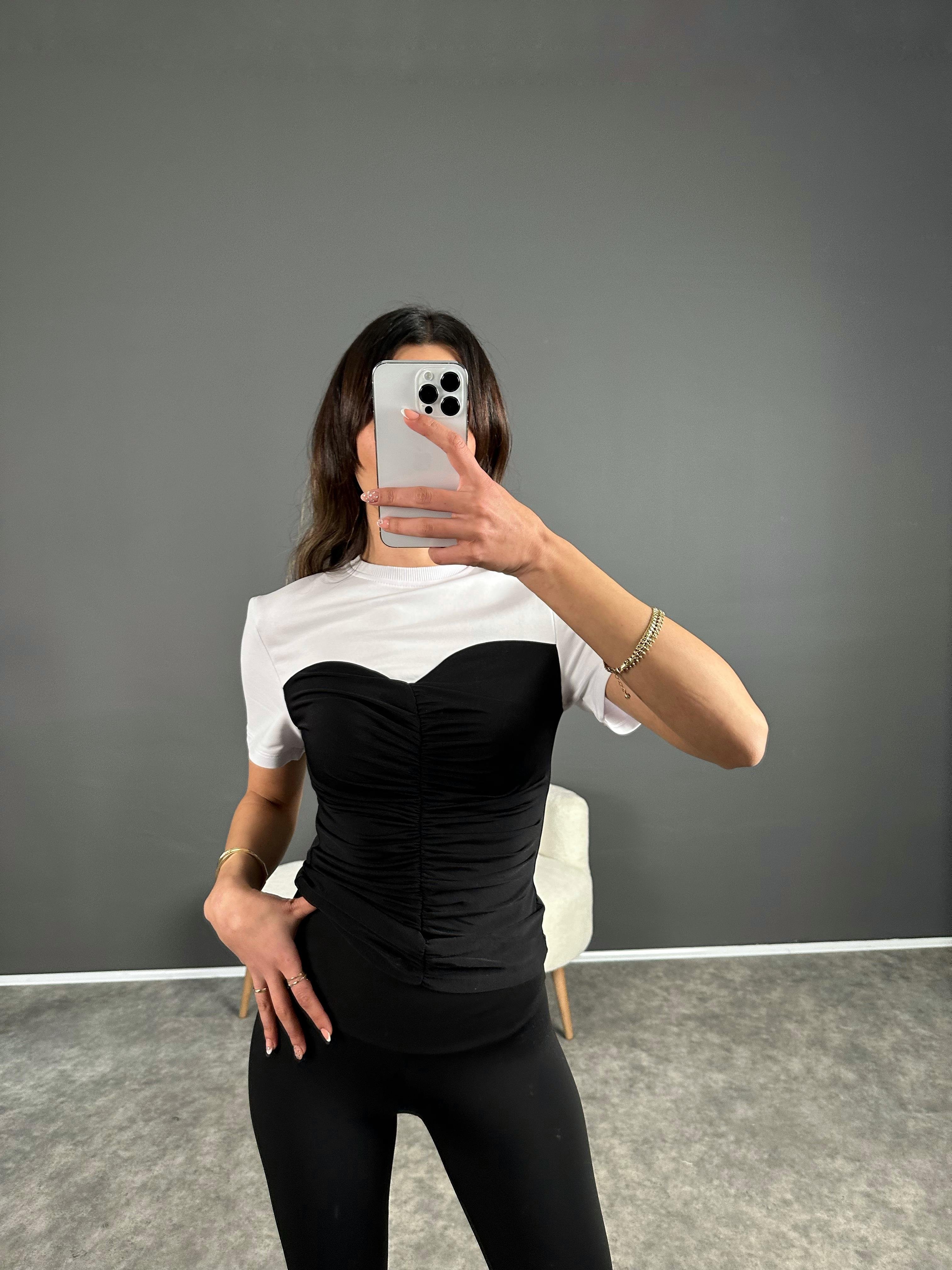 Kalp Yaka Drapeli Siyah Tshirt