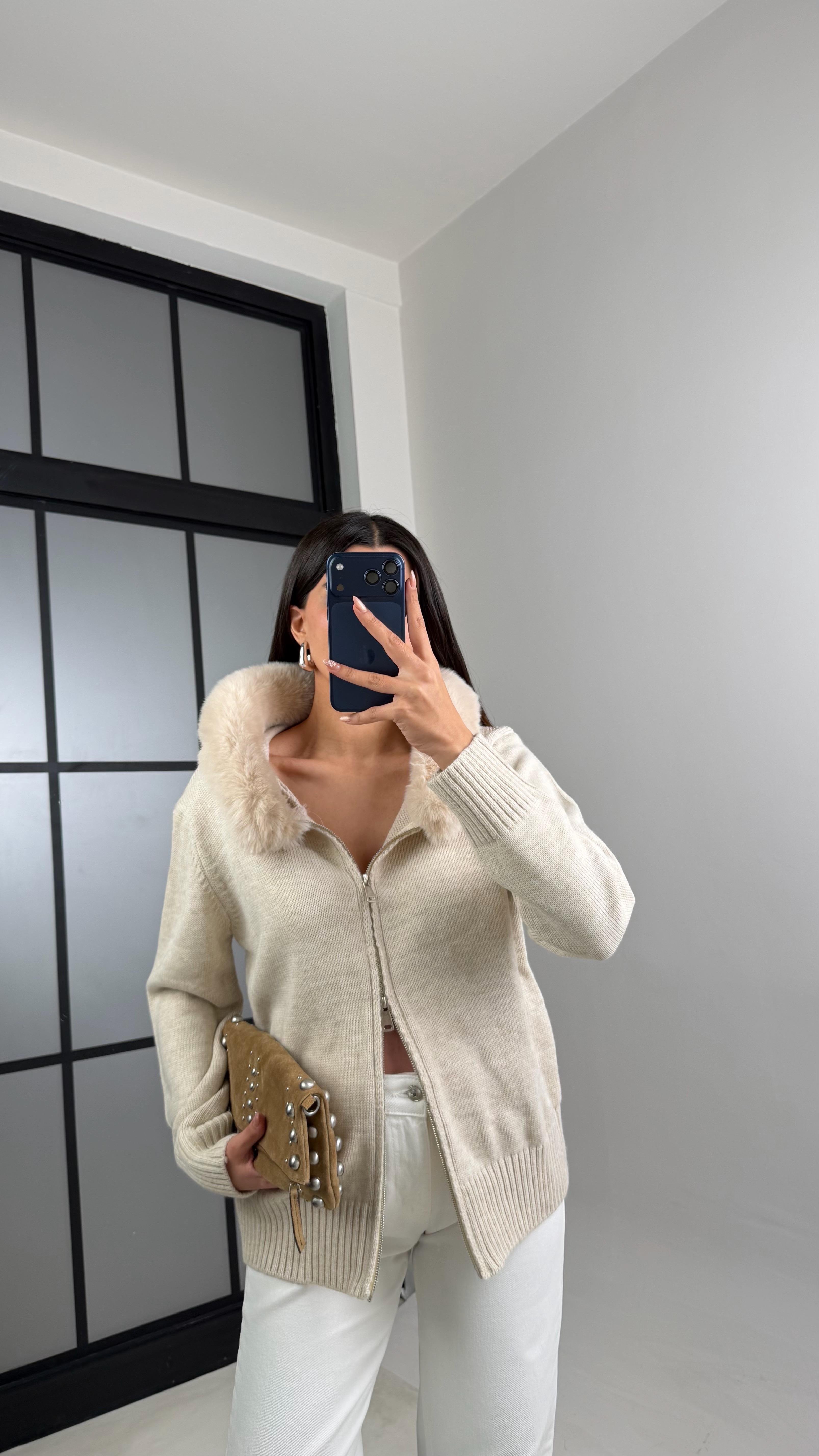 Ekru Kürk Detaylı Kapüşonlu Triko Hırka GAUS-00883GAUSHIRKAGAUS-00883