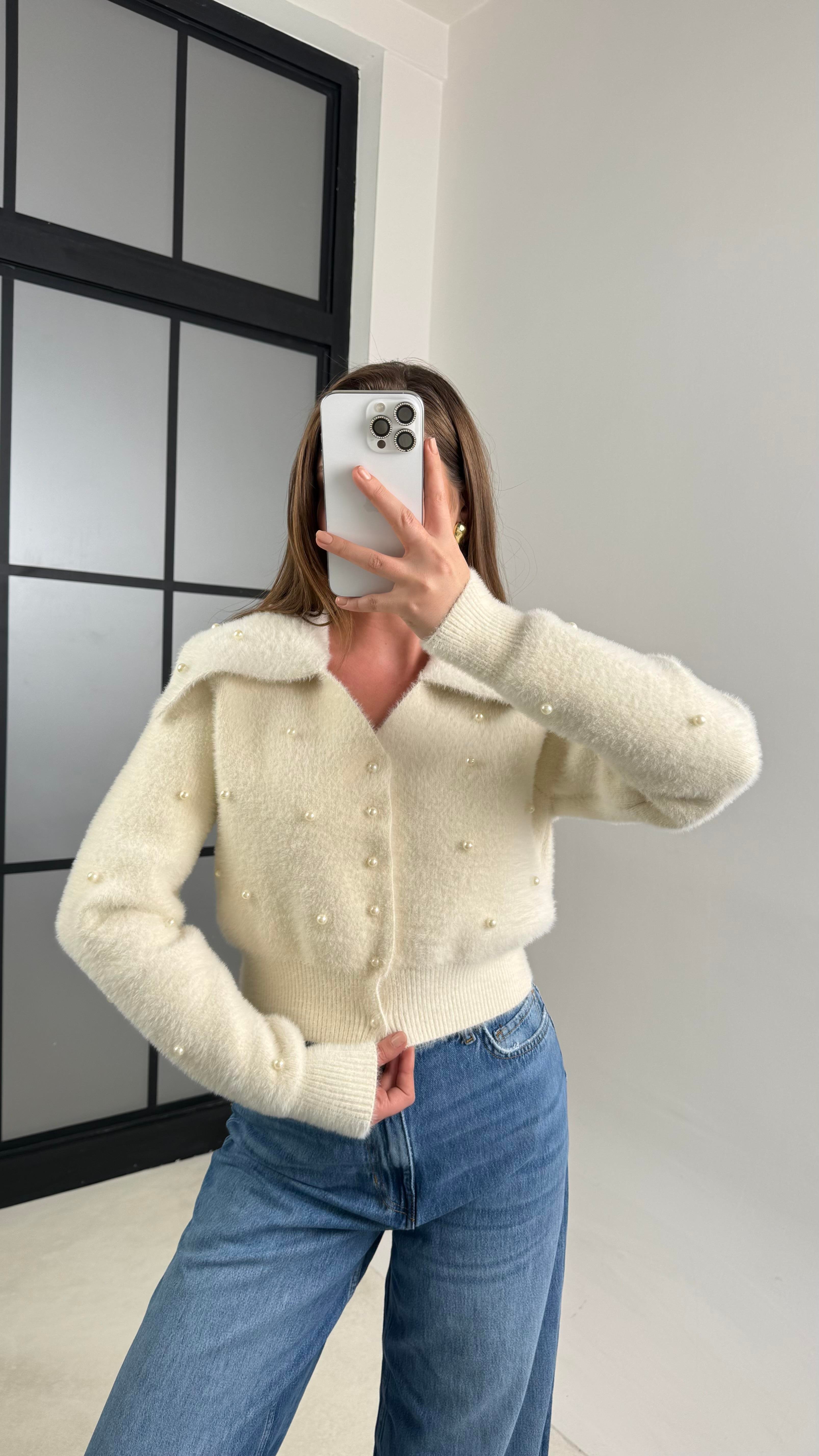 Ekru Boncuk İşlemeli Yakalı Hırka GAUS-00765GAUSHIRKAGAUS-00765