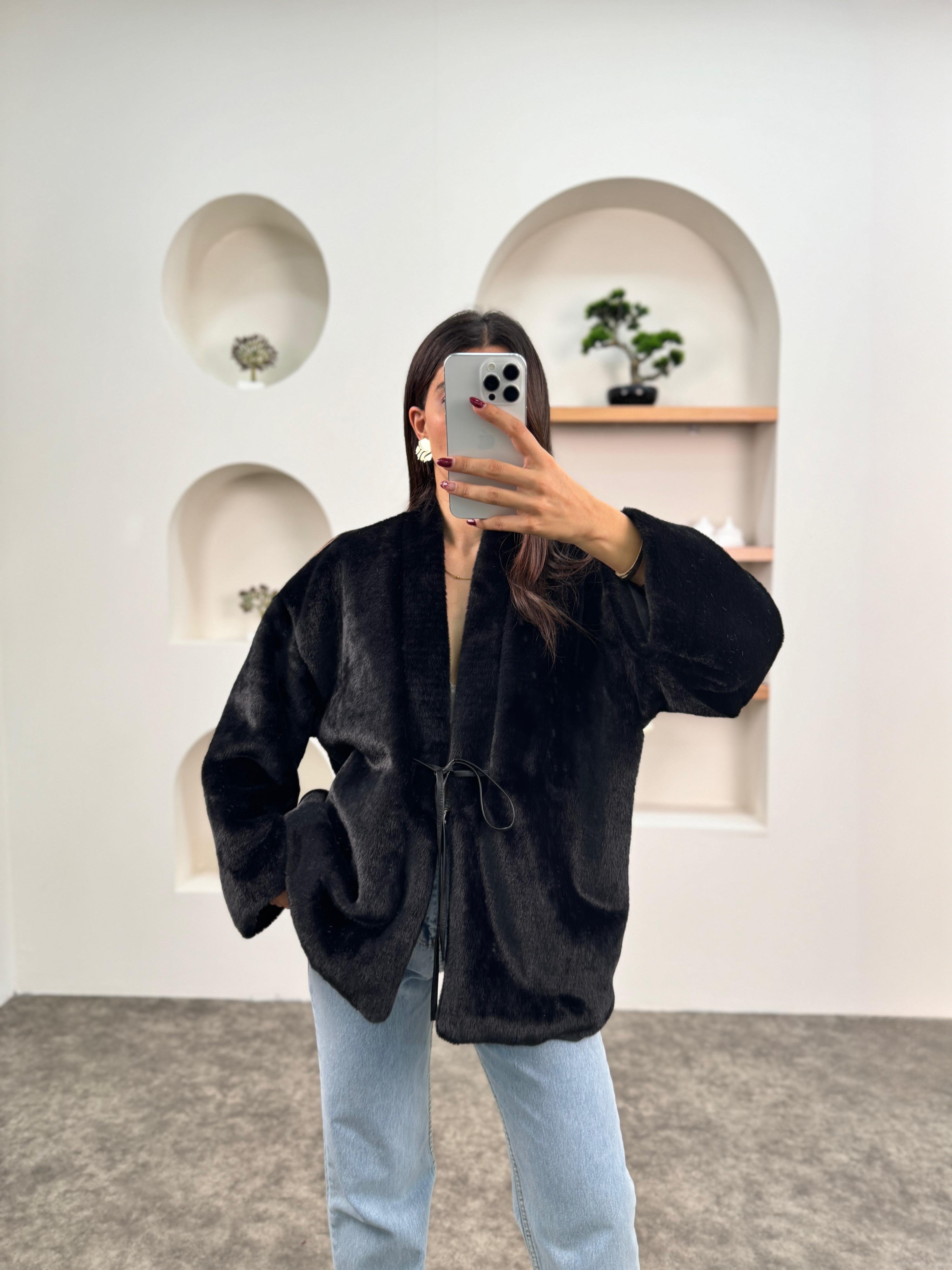 Carol Siyah Bağlamalı Astarlı Yumuşak Sakallı Kürk Ceket