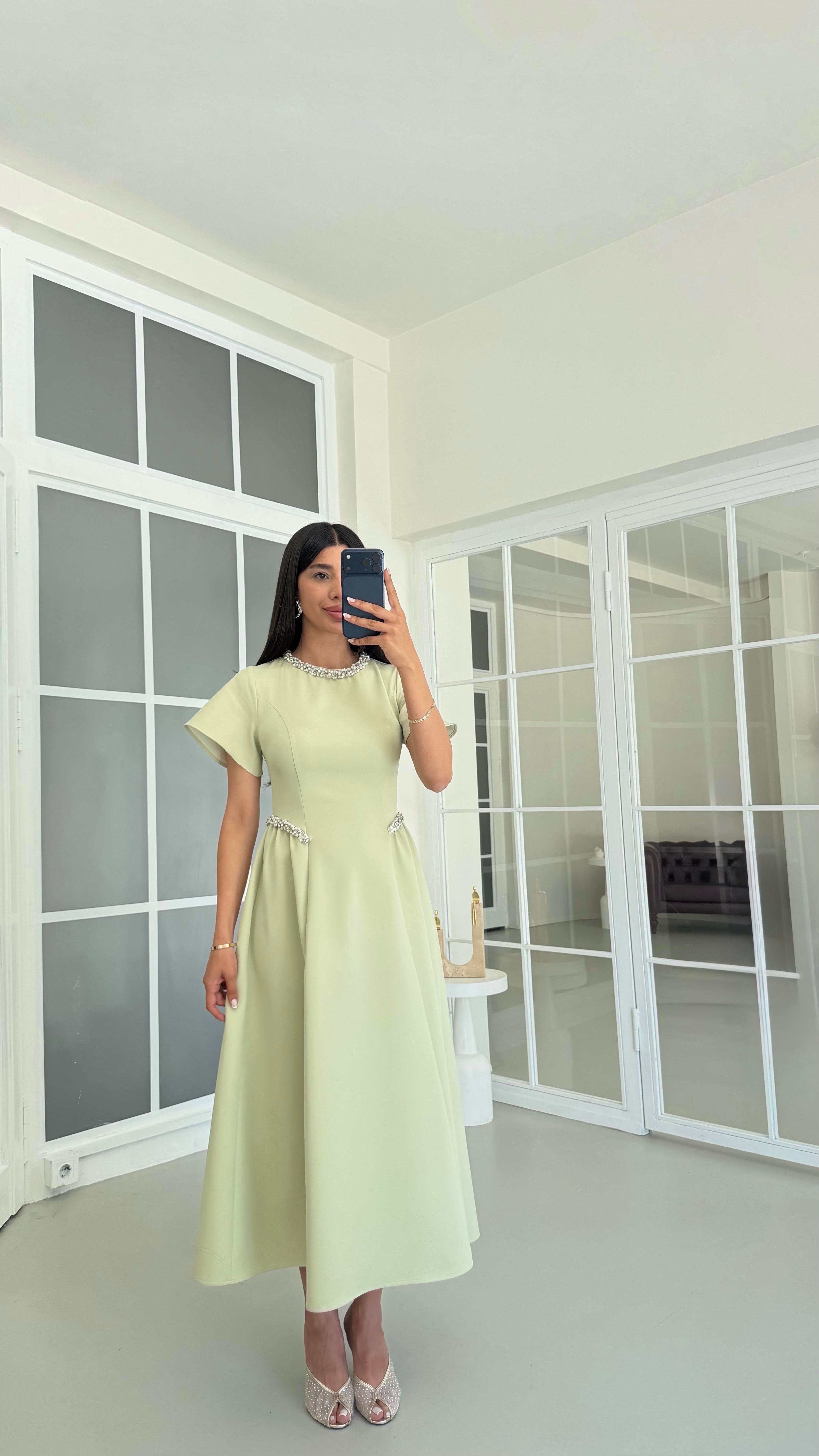 Yeşil Taş Detaylı Midi Elbise GAUS-01683GAUSELBİSEGAUS-01683