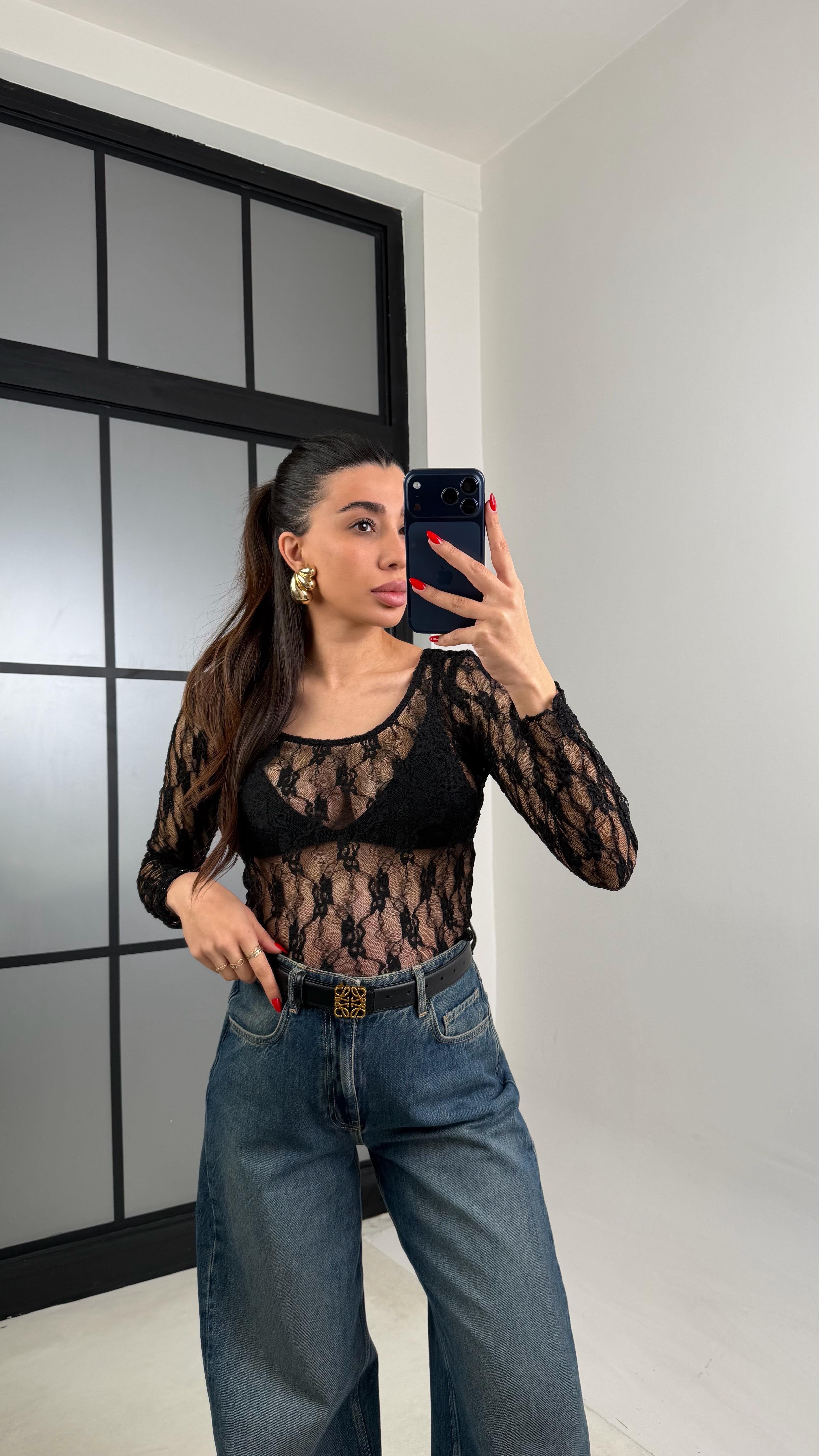 Siyah Yuvarlak Yaka Dantel Bluz GAUS-00933GAUSBLUZGAUS-00933