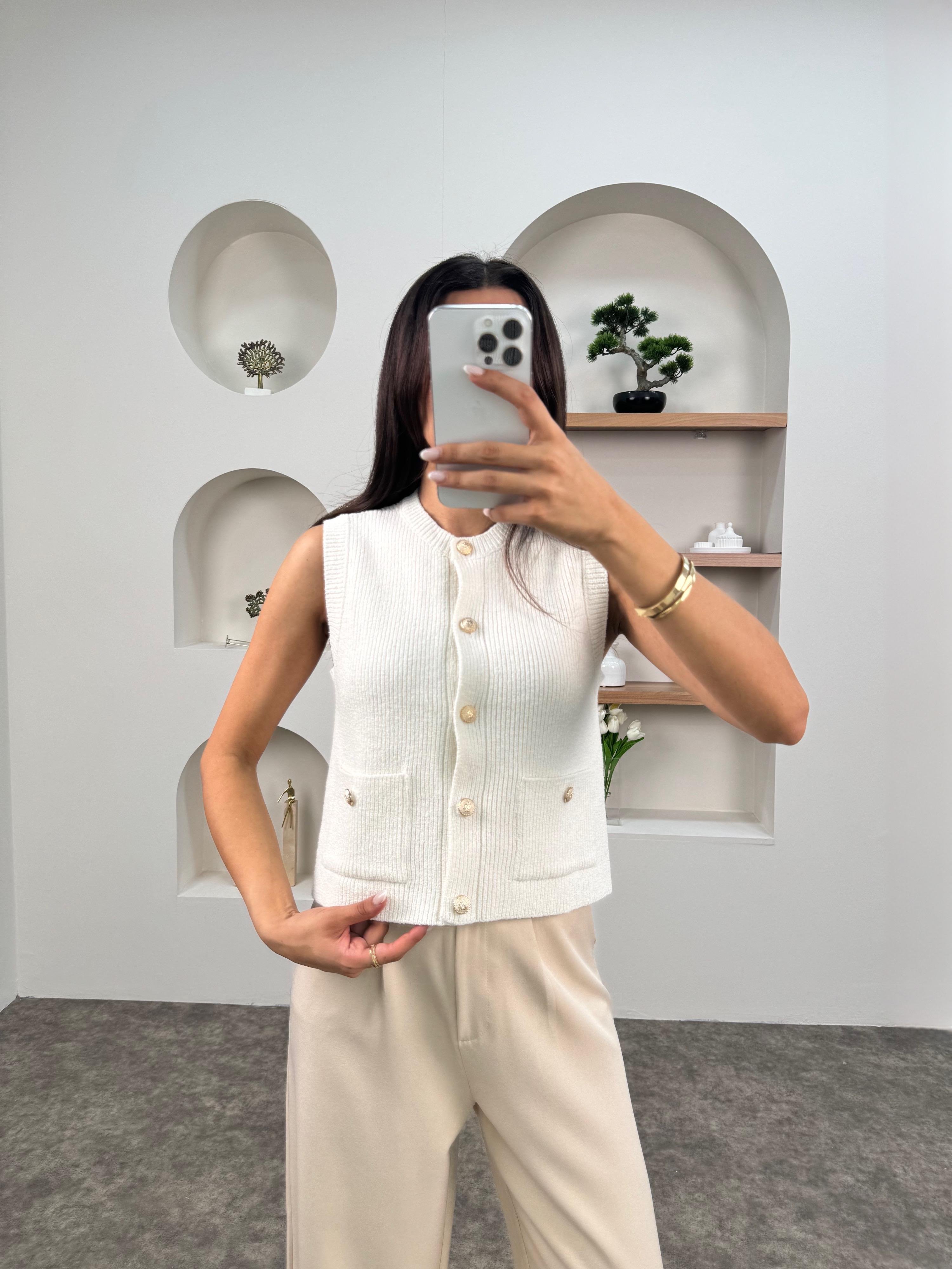 Juli Beyaz Gold Düğmeli Örme YelekGausYELEKGU00903452
