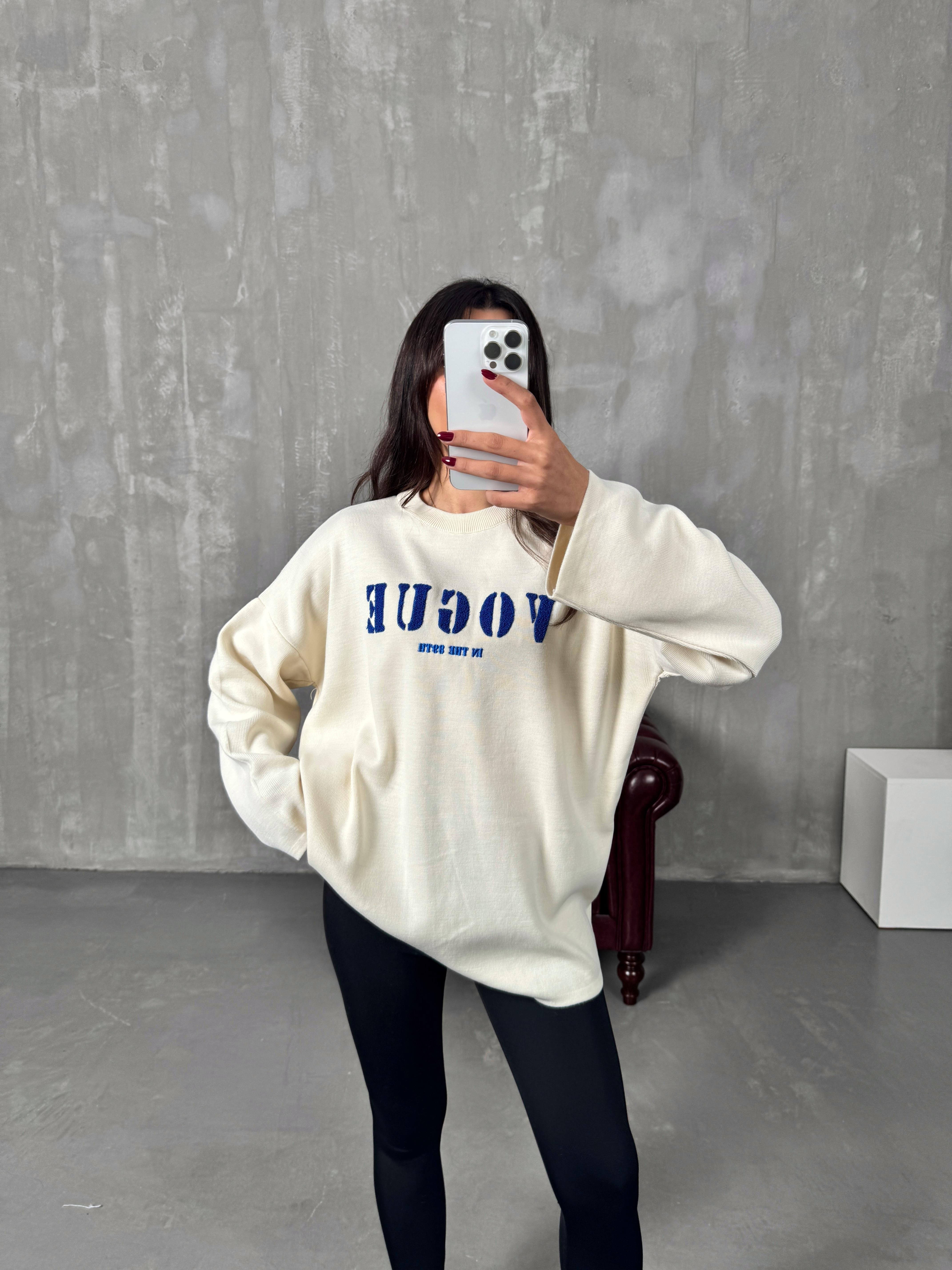 Mavi VO Yazılı Taş Triko Kazak