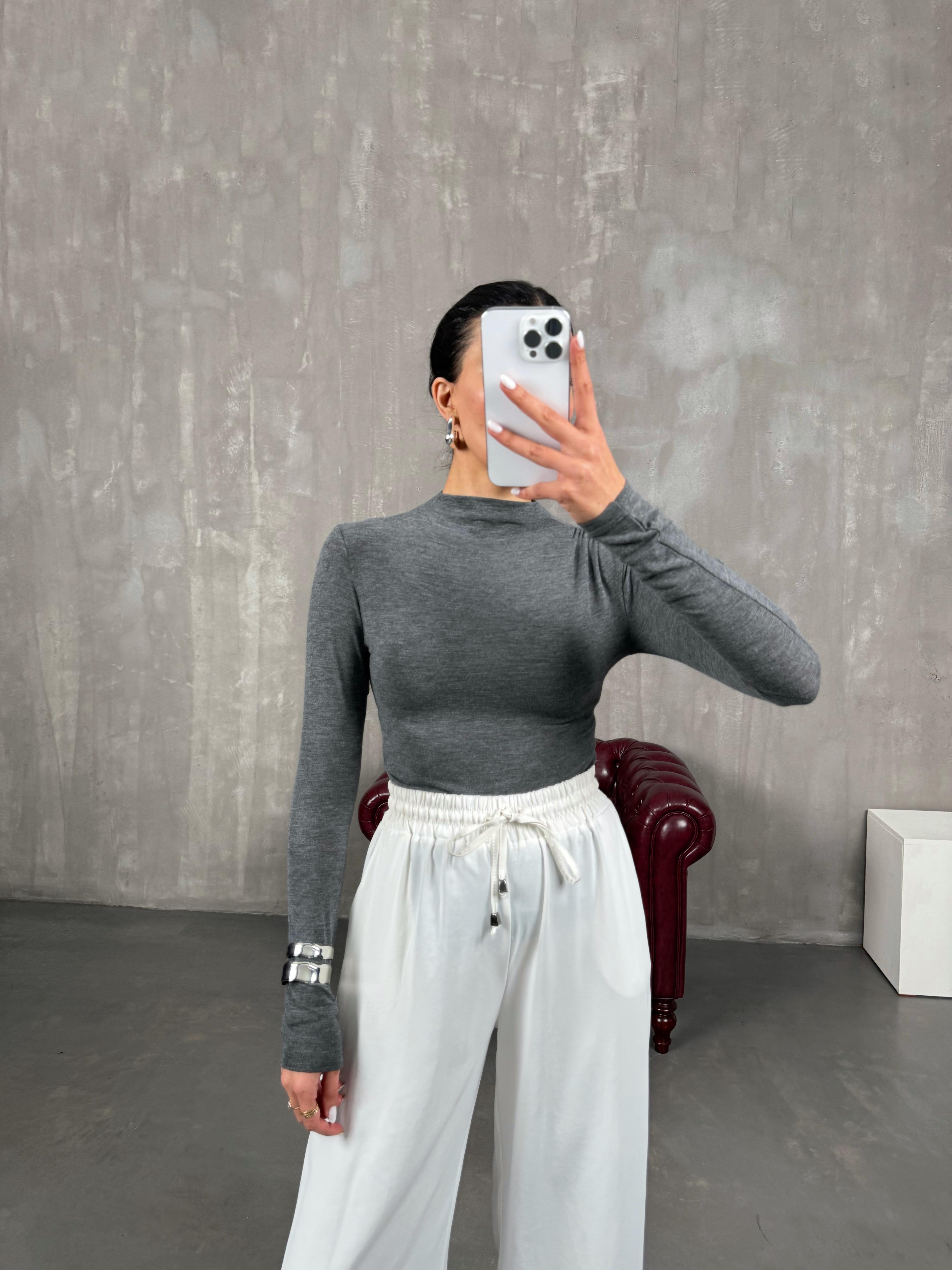 يودا بلوزة لون أنثراسايت بنسيج كشمير وياقة نصف عالية