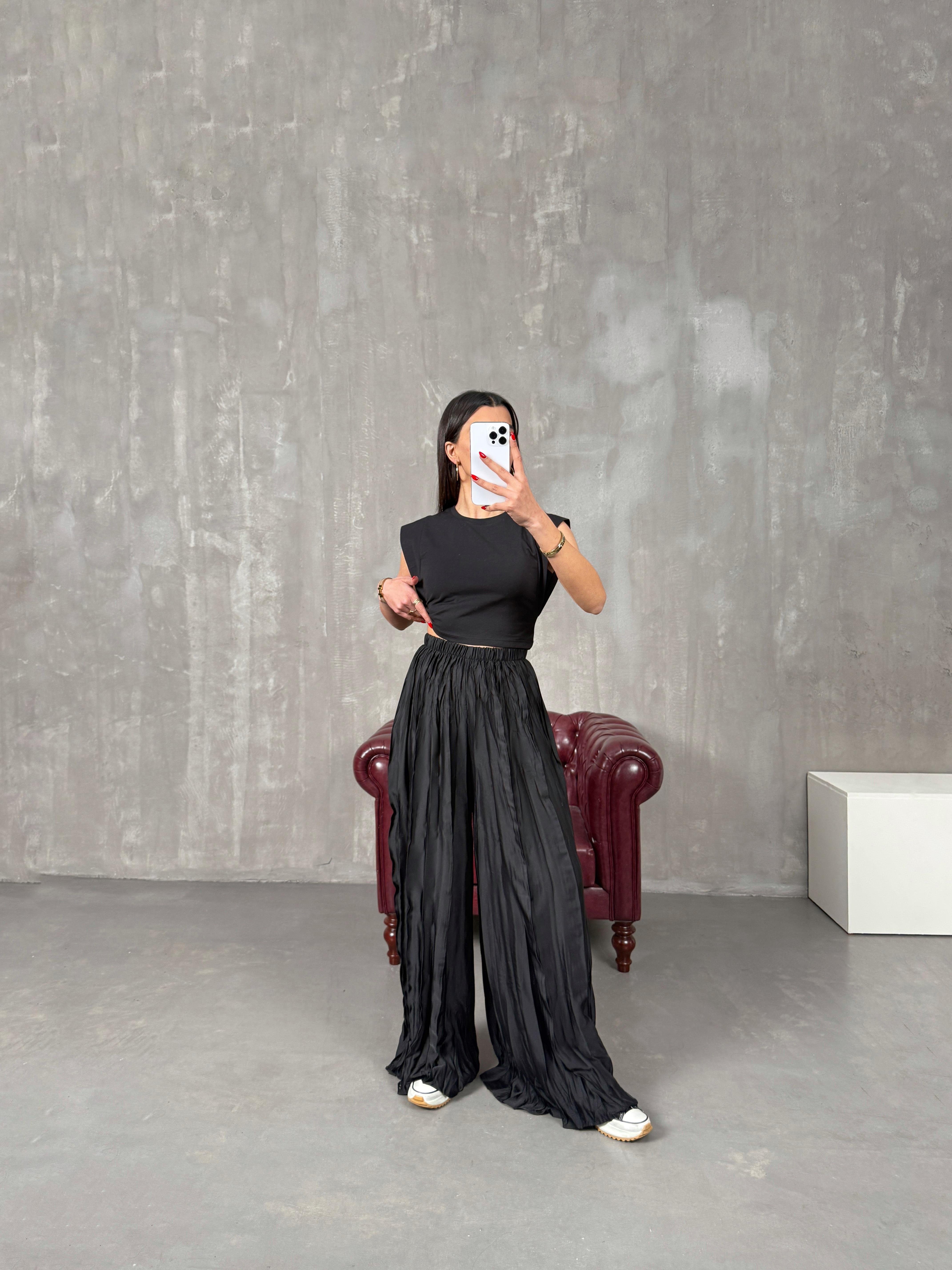 Helori Siyah Rahat Kırışık Pantolon