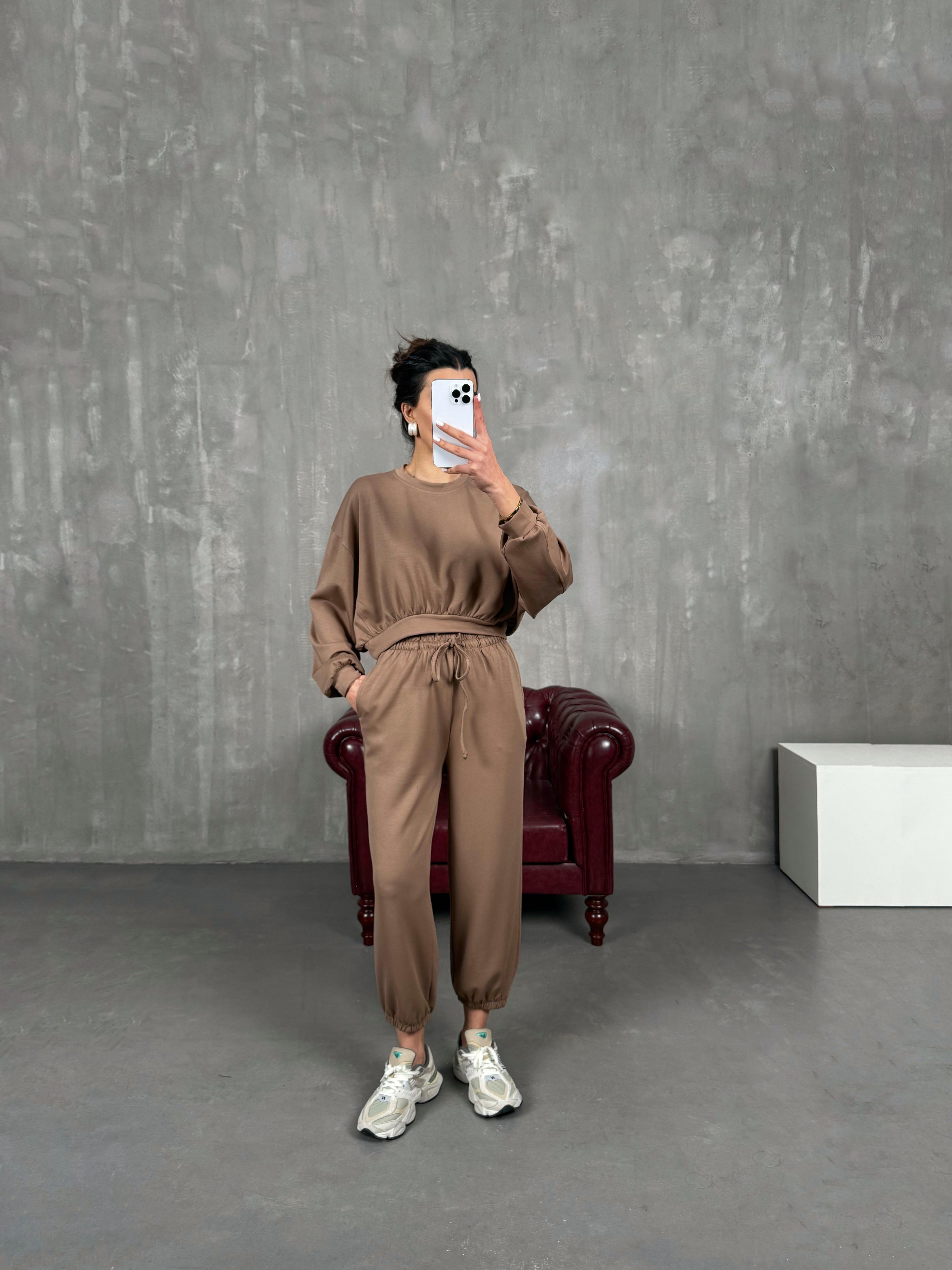 نيمو طقم بني قماش مودال بريميوم بياقة دائرية