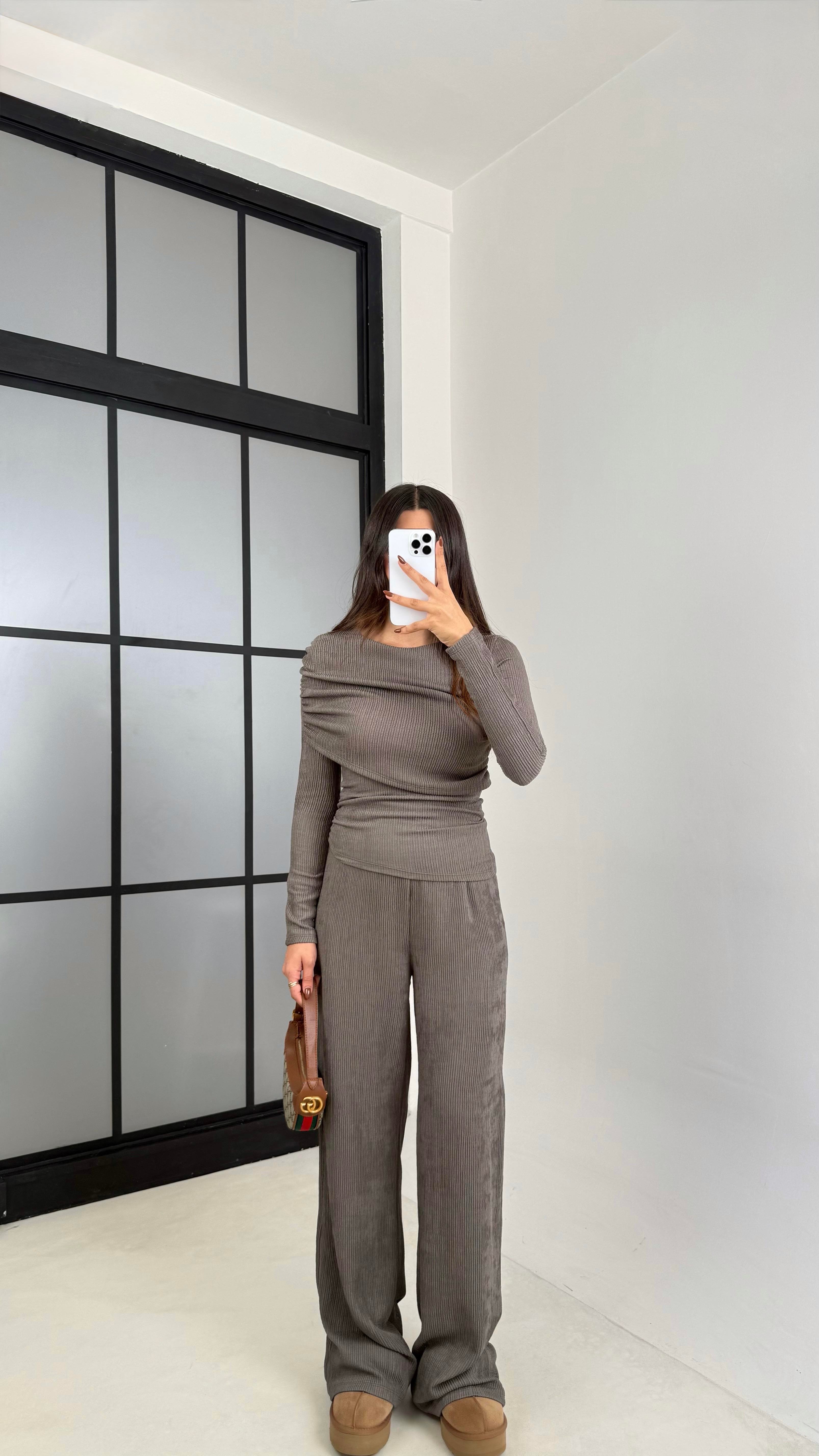 Vizon Yaka Detaylı Bluz Beli Lastikli Pantolon Gofre Kumaş Takım GAUS-00229GAUSTAKIMGAUS-00229