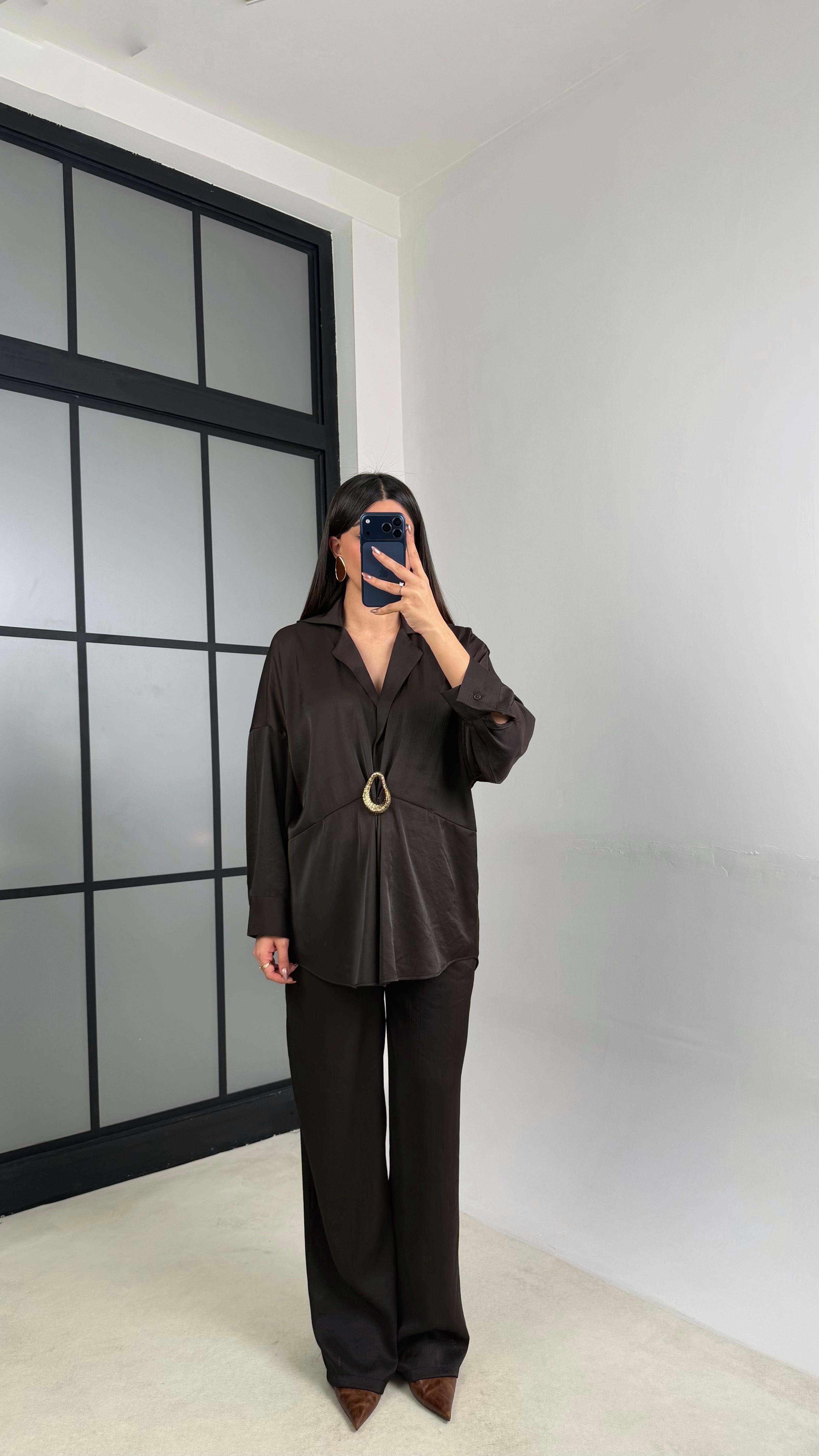 Acı Kahve Gold Tokalı Gömlek Beli Lastikli Pantolon Saten Takım GAUS-01116GAUSTAKIMGAUS-01116