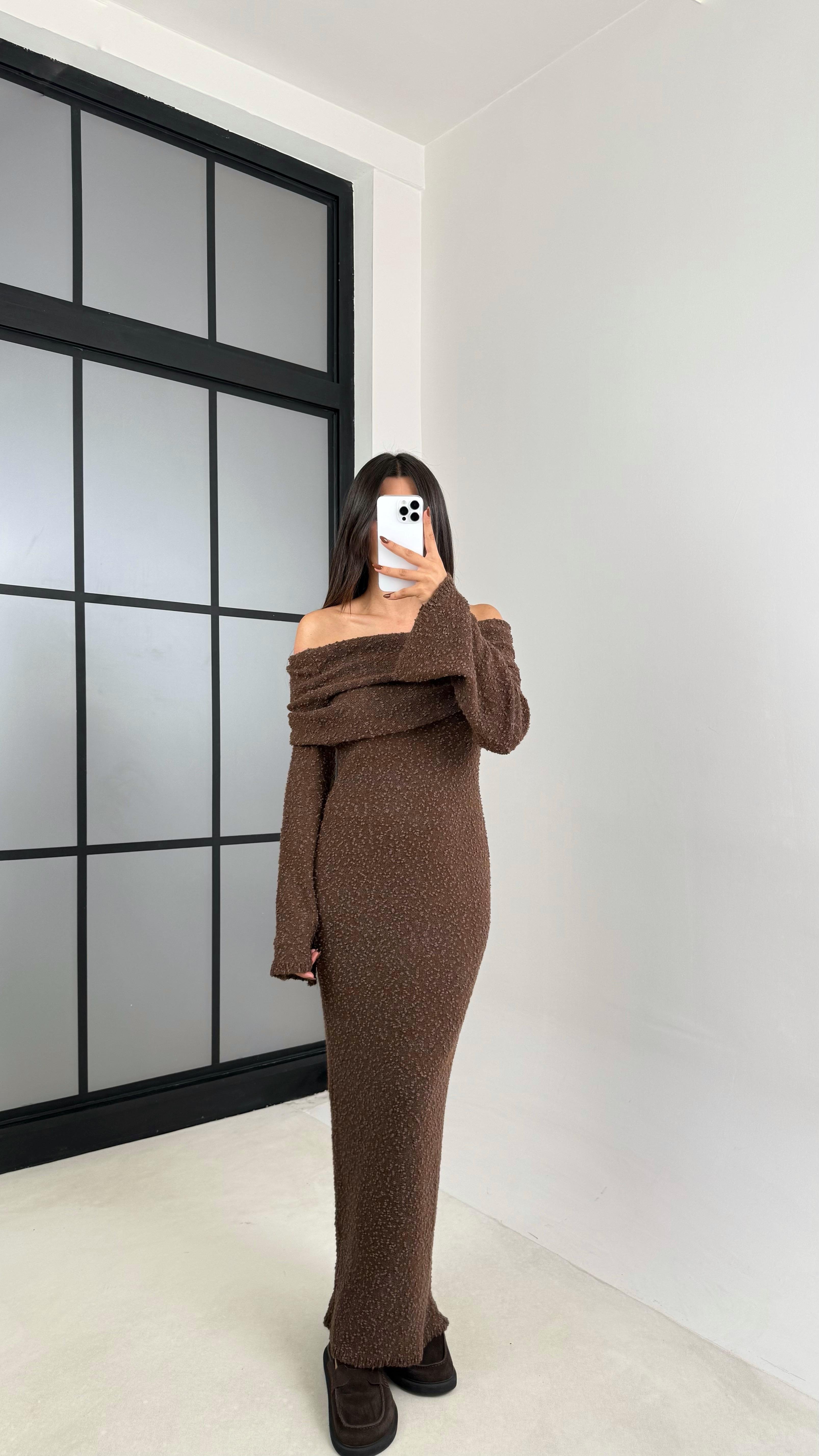 Kahve Madonna Yaka Tasarım Uzun Triko Elbise GAUS-00126GAUSELBİSEGAUS-00126