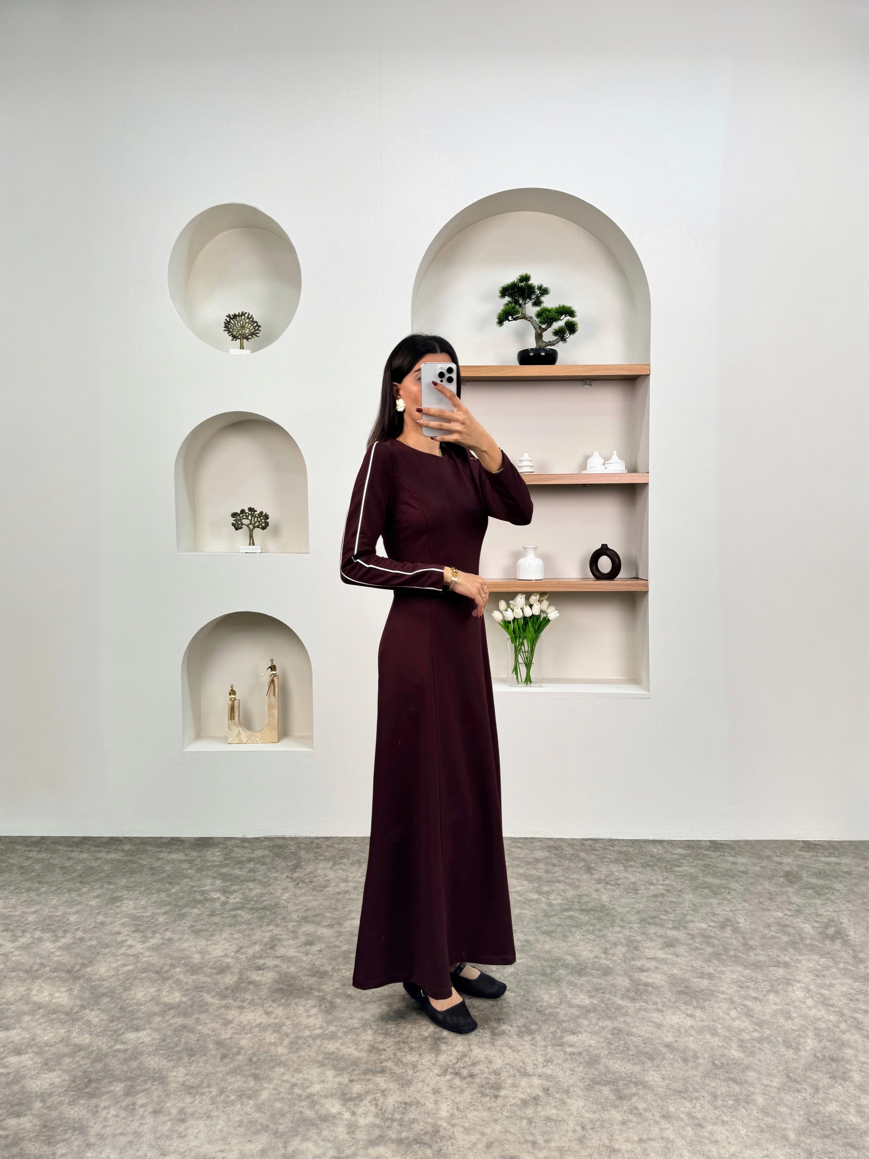 آسري فستان ماكسي لون بوردومخطط وبياقة دائرية