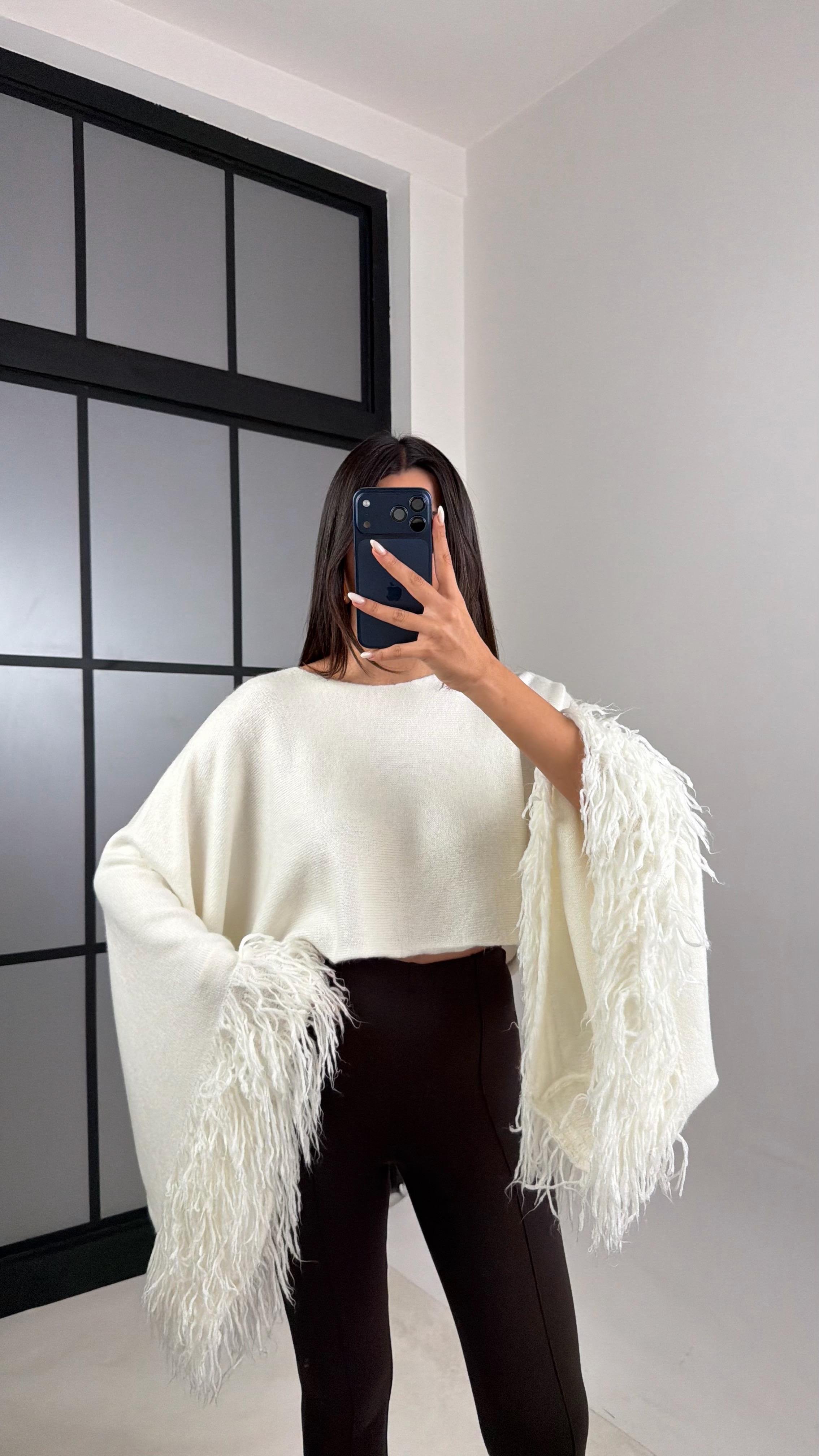 Ekru Kol Püskül Detaylı Triko Crop Kazak GAUS-00625GAUSKAZAKGAUS-00625