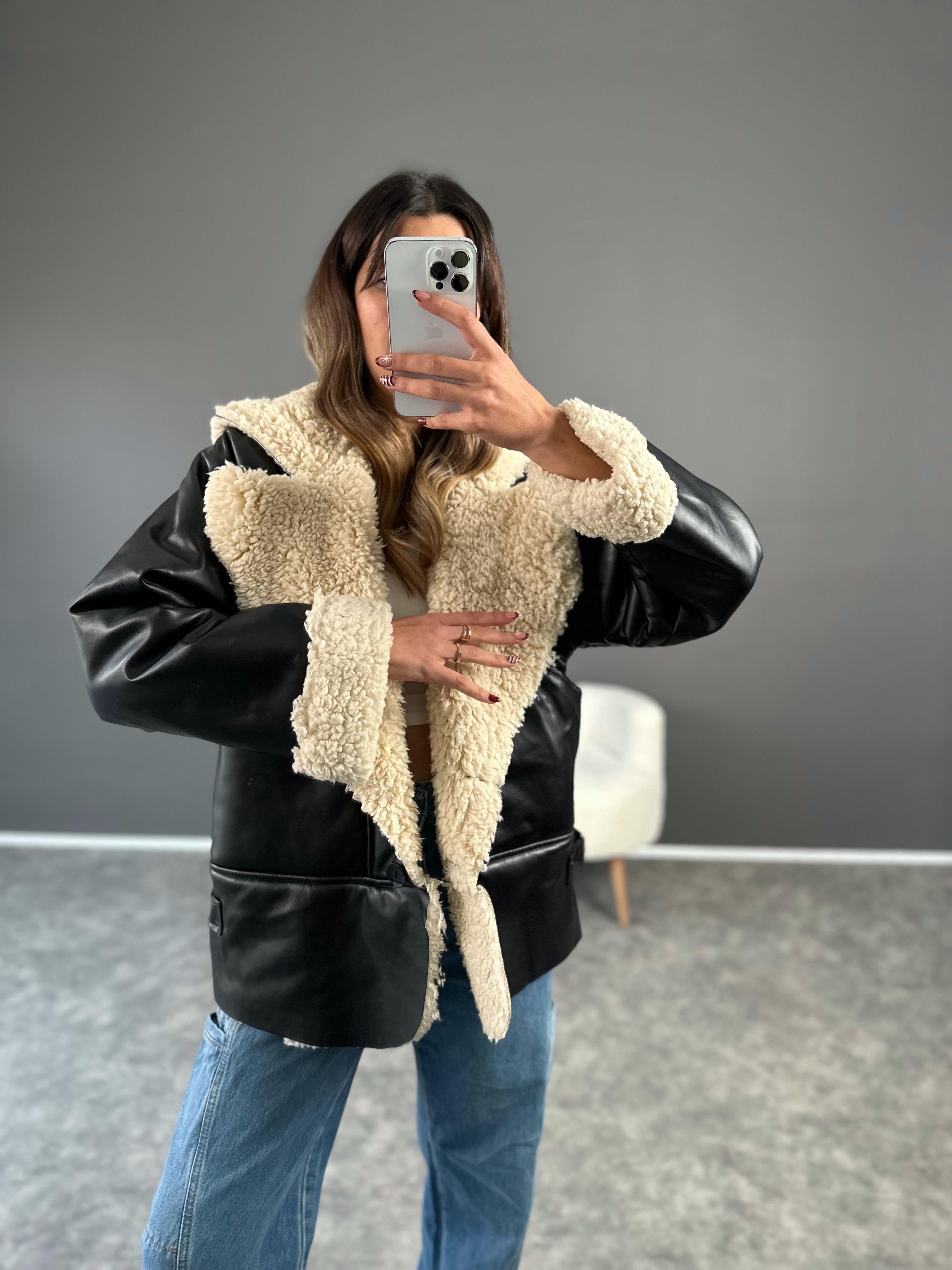 Siyah Kapüşonlu Deri İçi Kürklü Kapüşonlu Mont GausMONTGU002851