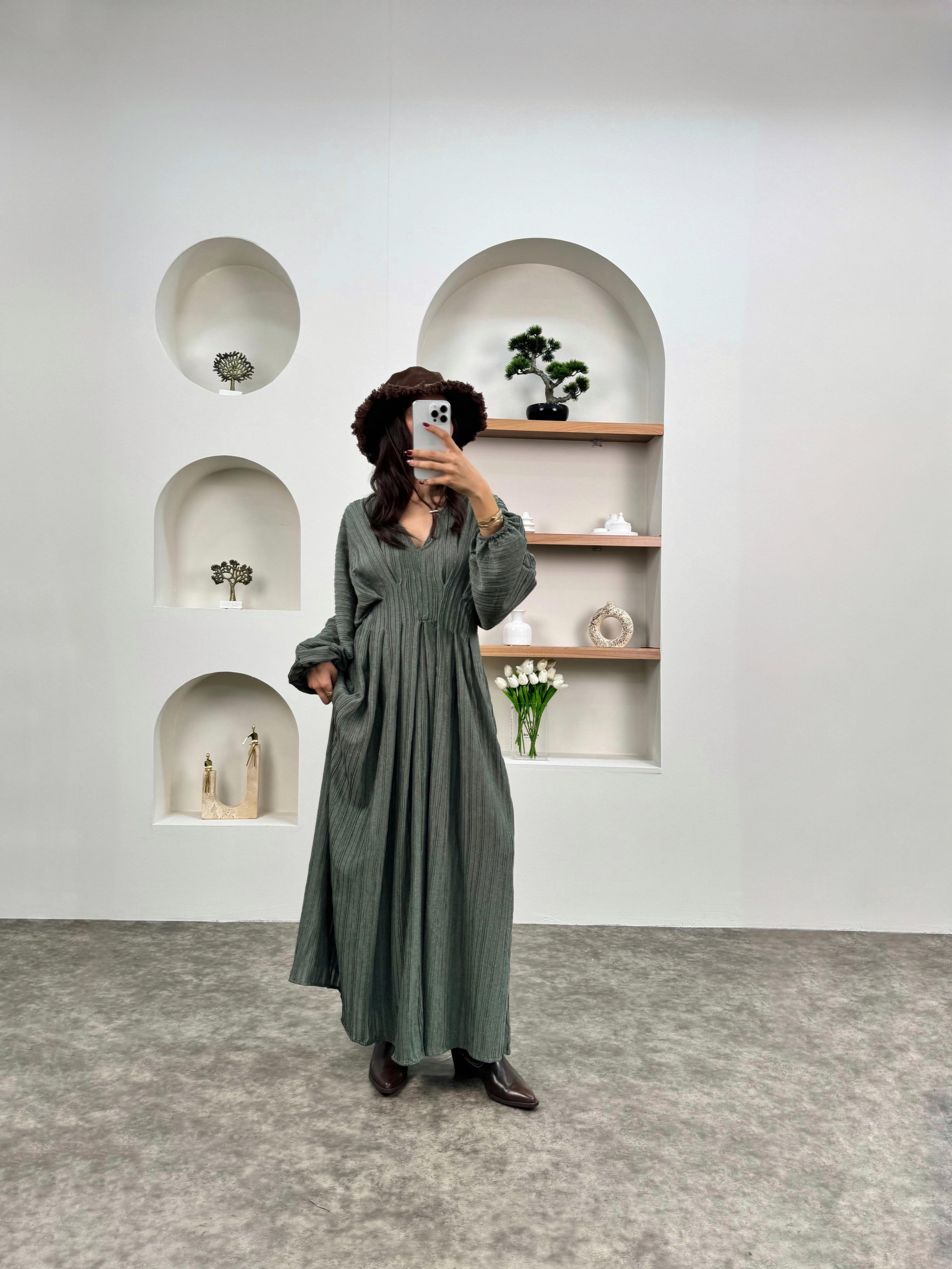 Emily Haki V Yaka Beli Büzgülü Raşel Kumaş Elbise