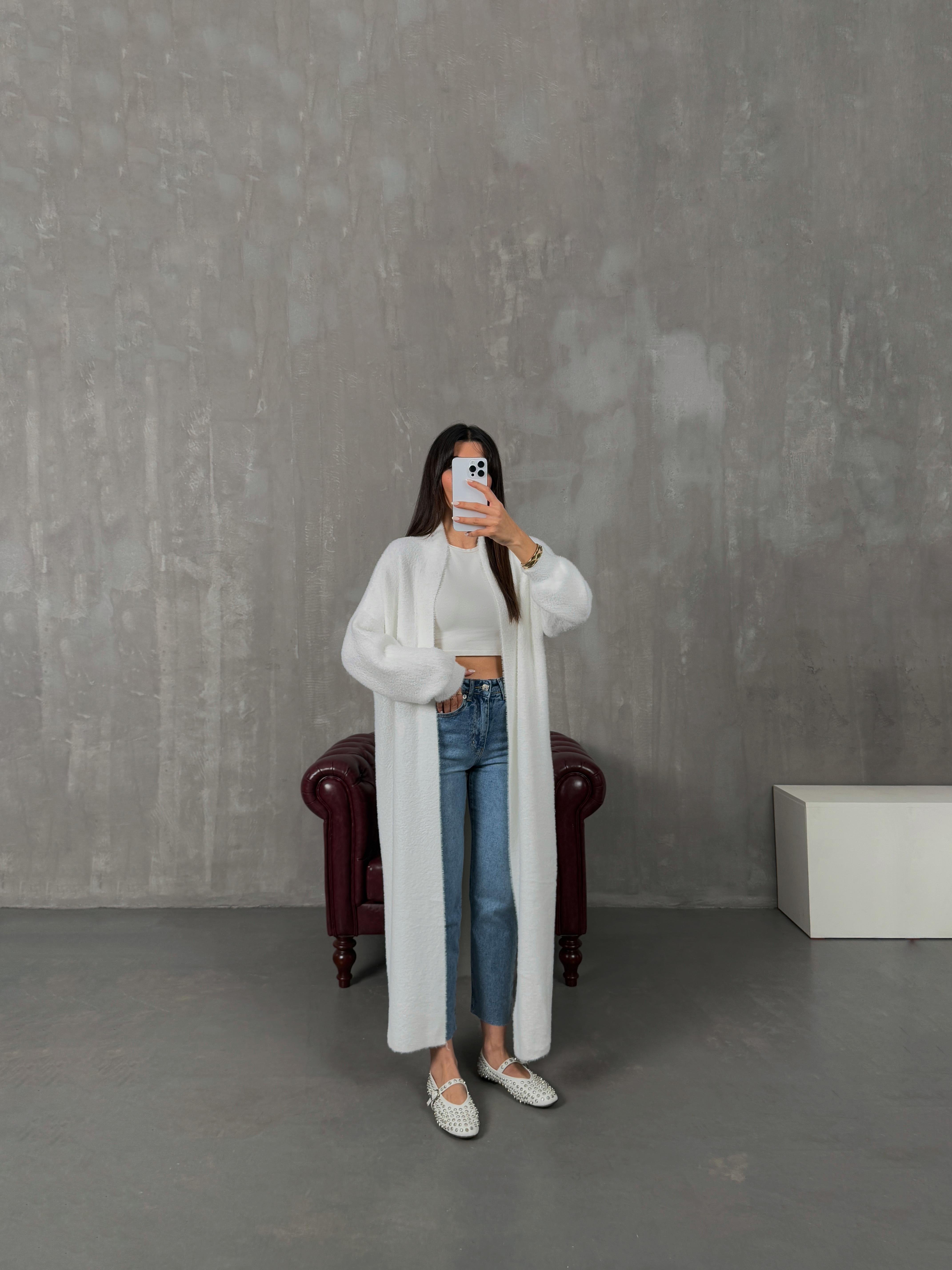 Lizya Beyaz Sakallı Yumuşak Triko Hırka