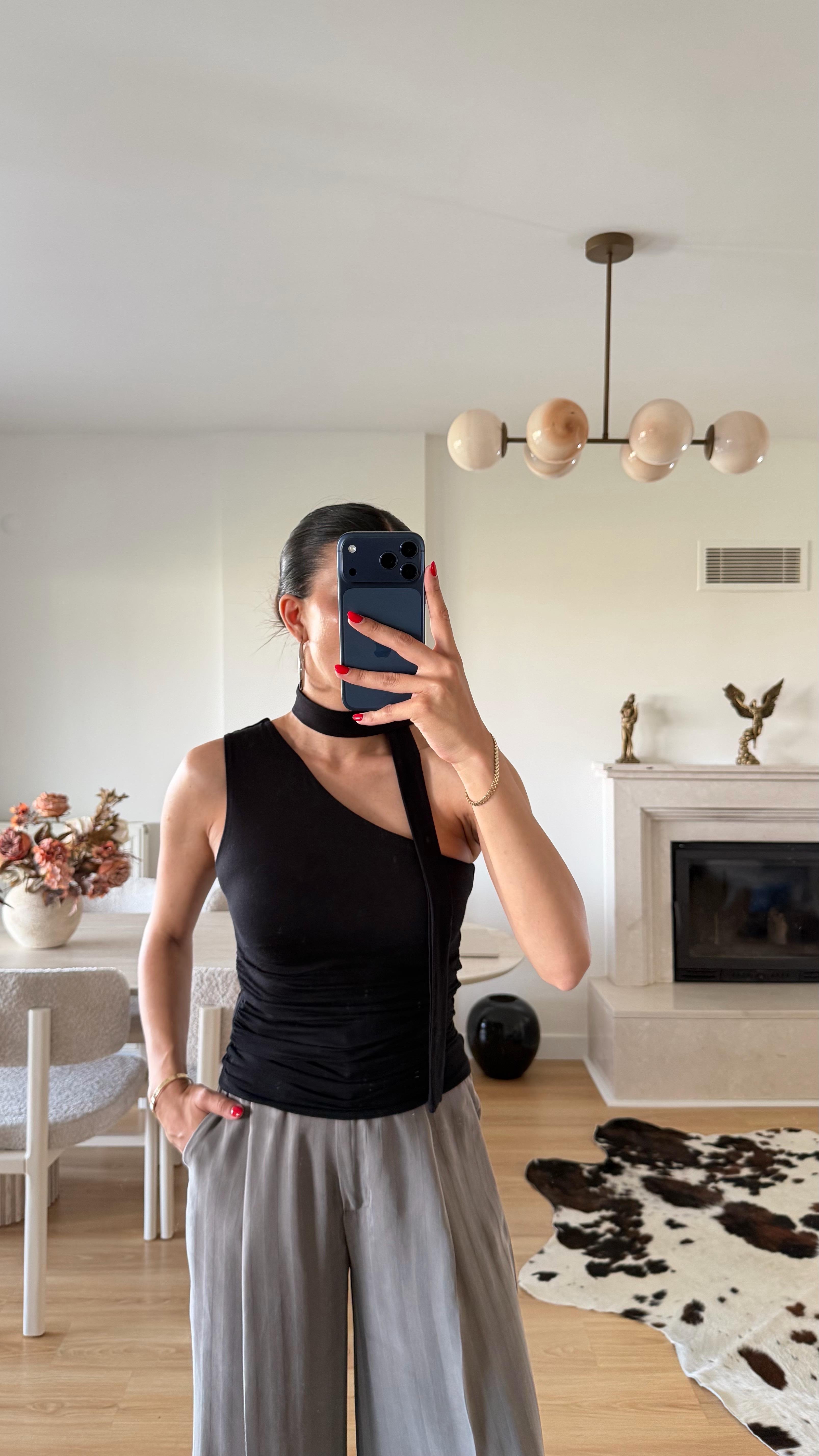 Siyah Fular Detaylı Tek Omuz Bluz GAUS-01587GAUSالبلوزات GAUS-01587