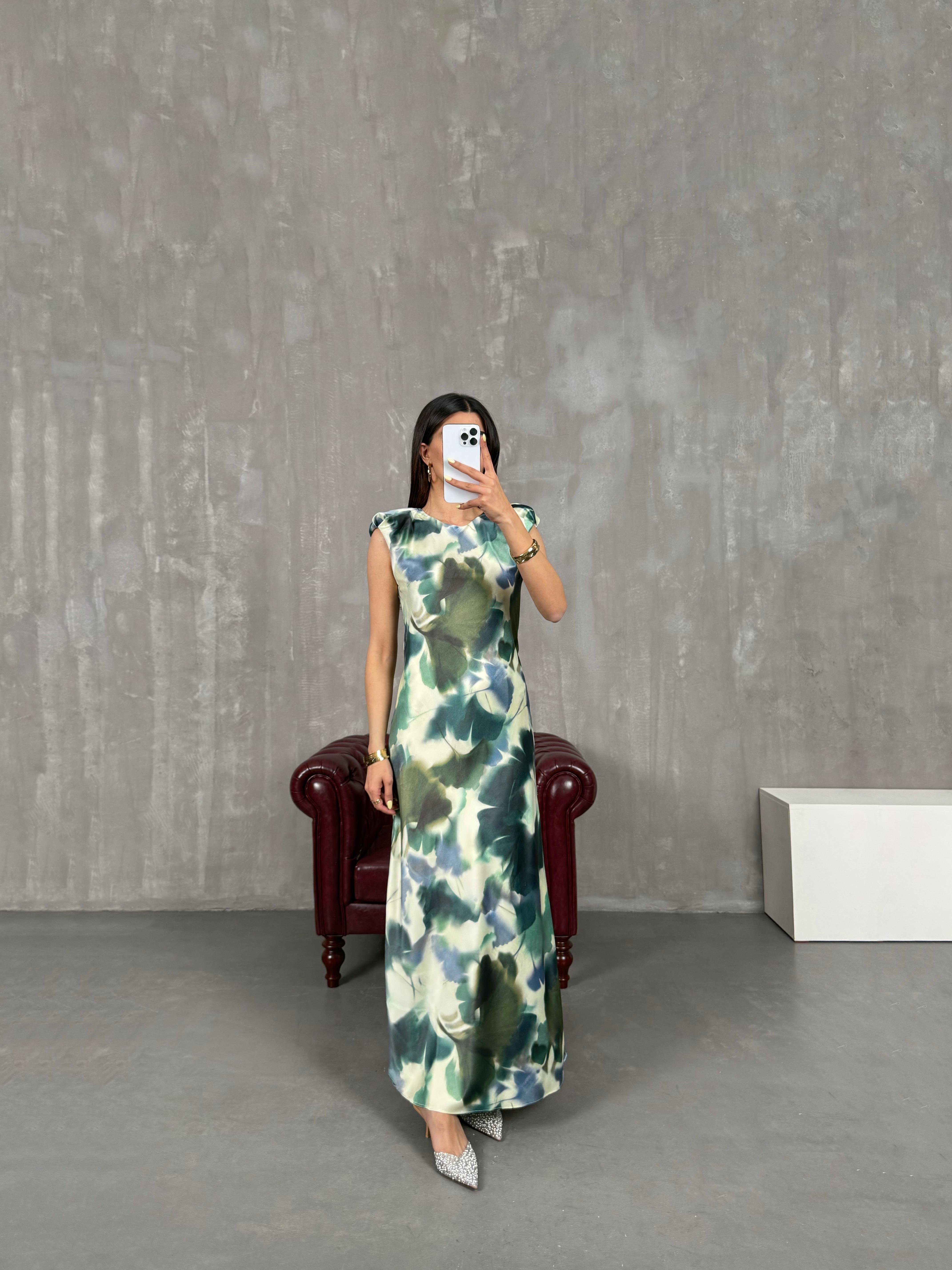 Yeşil Çok Renk Desenli Vatkalı Saten Elbise Gaus00131GausELBİSEGU1001296